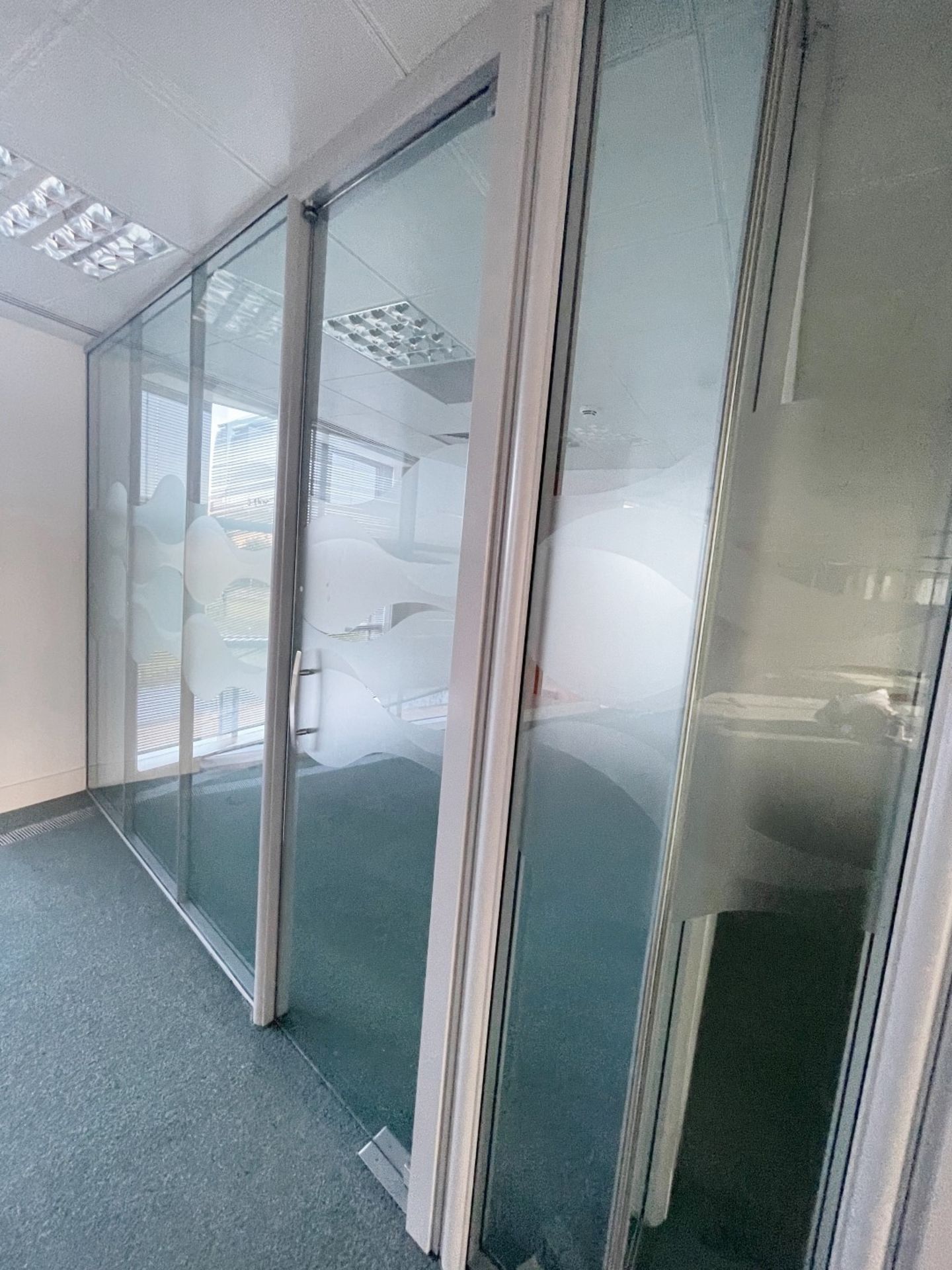 12 x Assorted Glass Partition Panels And Doors - Covers An Area Of 7.3 Metres Across, Height - Image 5 of 7