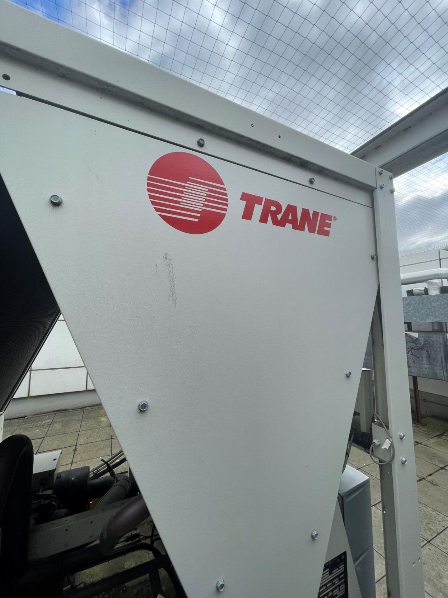 1 x TRANE/SINTESIS RTAF 105 Air-Cooled Screw Chiller - To Be Removed From An Executive Office - Image 72 of 105