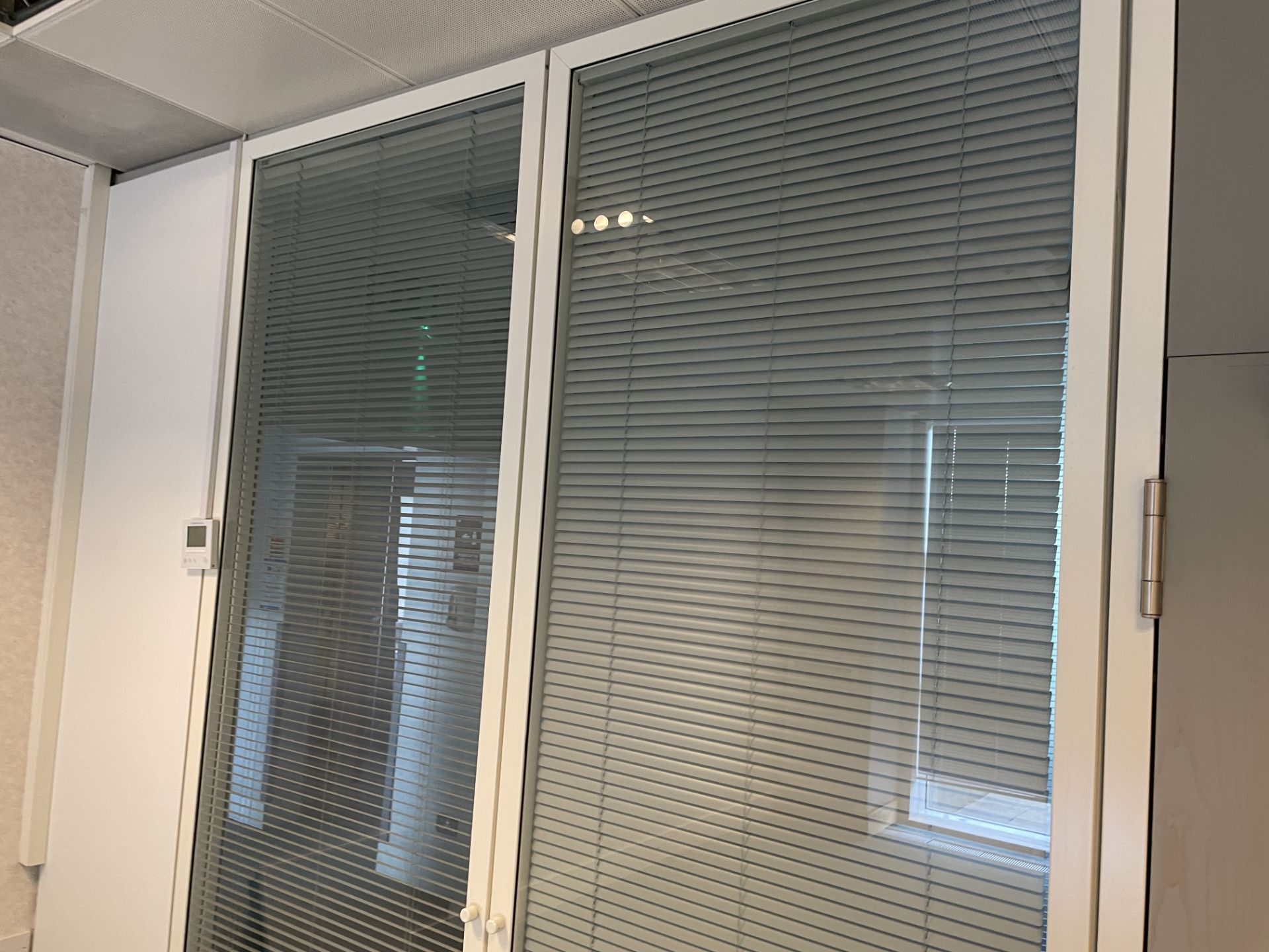 4 x Partition Panels With Privacy Blinds - Each Measures W265 x W100cm - Ref: ED157 - To Be Removed - Image 12 of 13