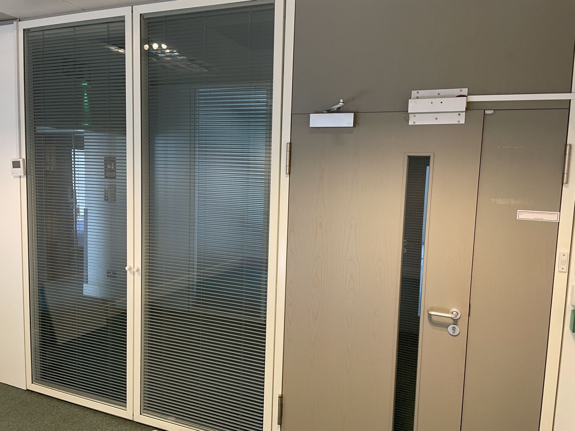 4 x Partition Panels With Privacy Blinds - Each Measures W265 x W100cm - Ref: ED157 - To Be Removed - Image 10 of 13