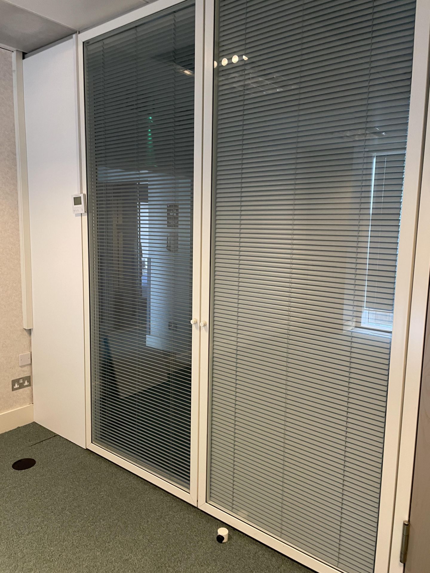 4 x Partition Panels With Privacy Blinds - Each Measures W265 x W100cm - Ref: ED157 - To Be Removed - Image 13 of 13