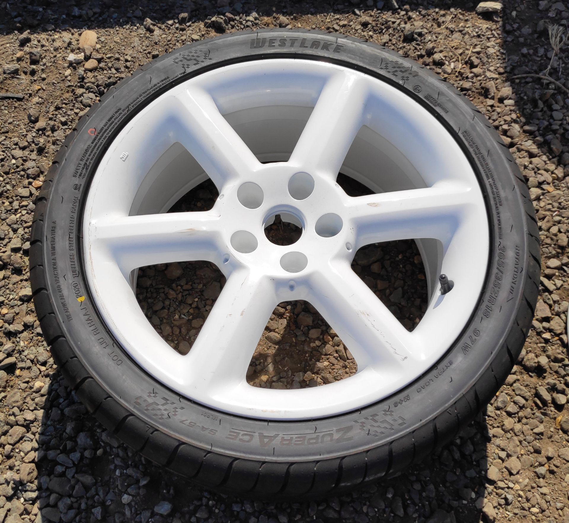 4 x White 6-Spoke 18 x 8 ET30 Wheels, 2 With Tyres - Nissan 350Z - CL682 - Location: Bedford NN29 - Image 5 of 15