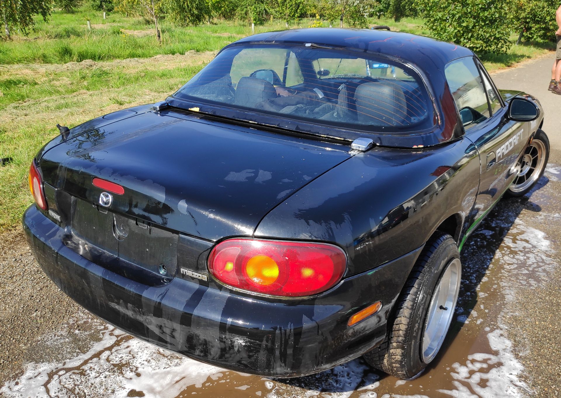 1 x 2000 Mazda MX5 Mk2 Drift Car - Includes 3 Extra Wheels/Tyres - Ref: T4 - CL682 - Location: Bedfo - Image 4 of 77