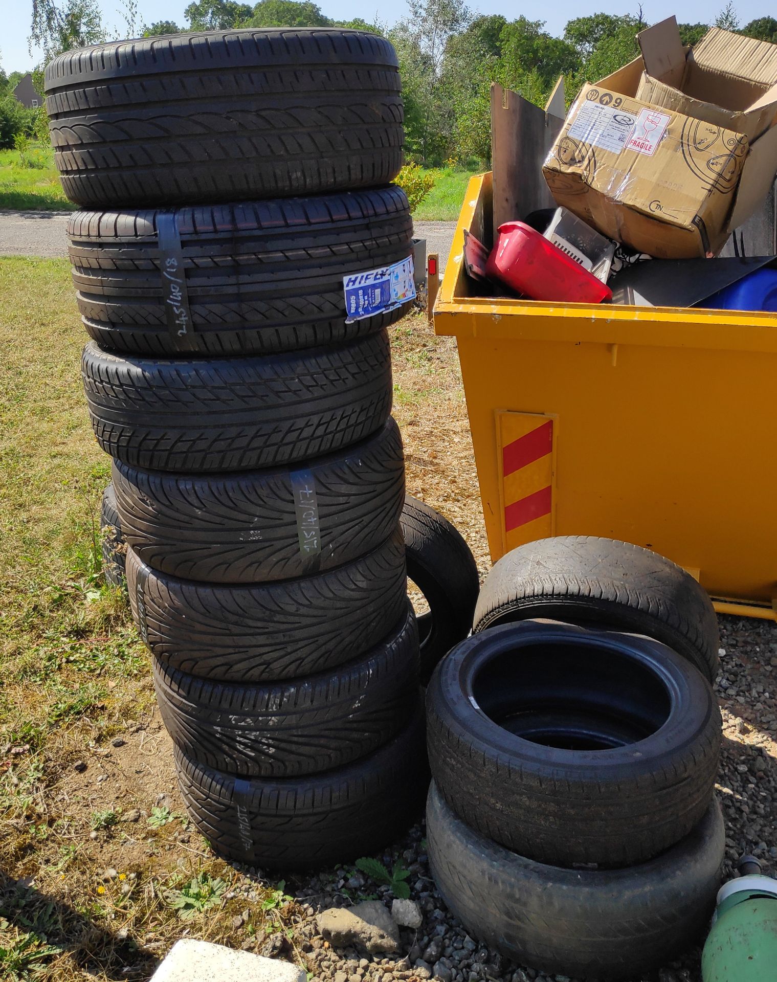 Stack of 11 Assorted Tyres - CL682 - Location: Bedford NN29