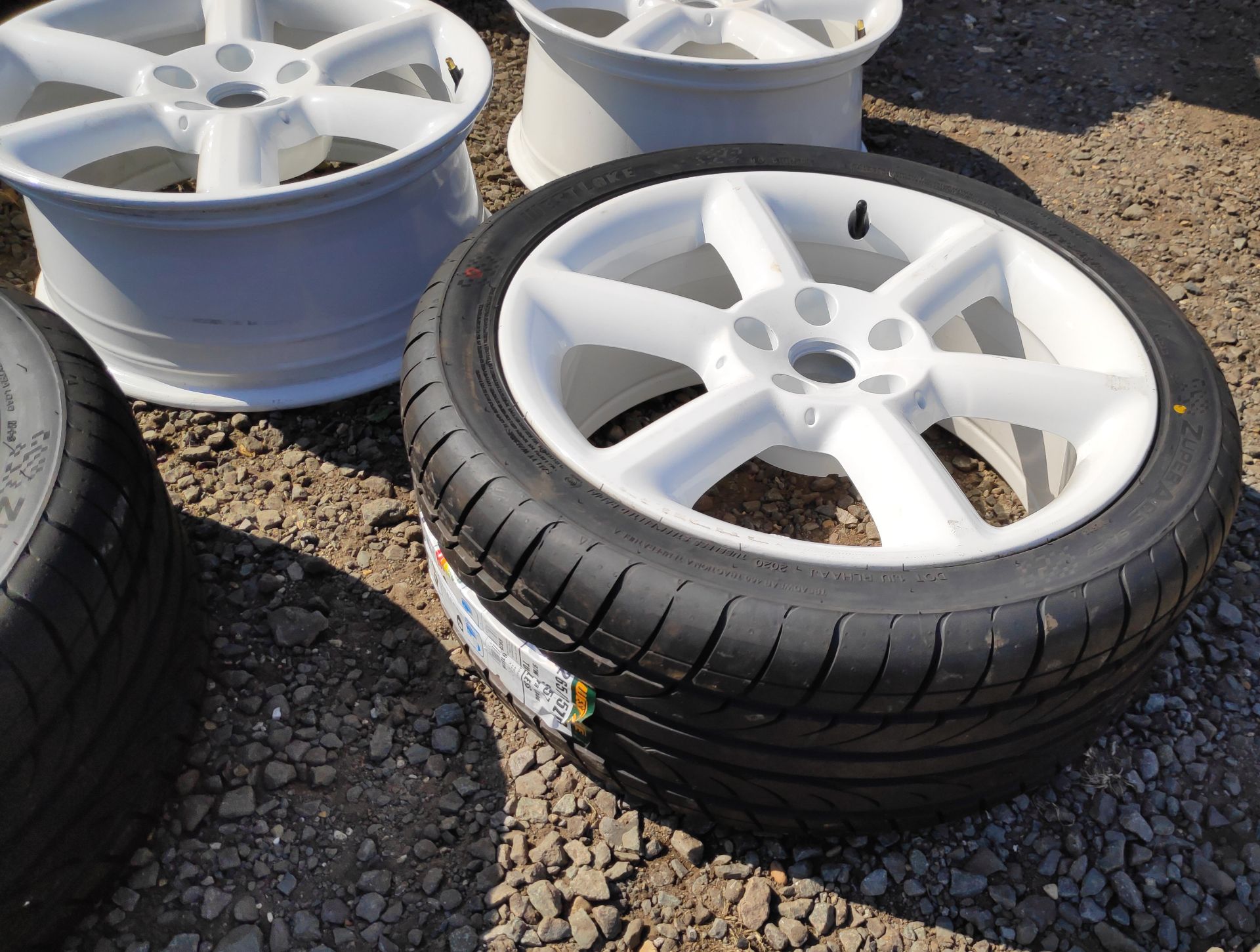 4 x White 6-Spoke 18 x 8 ET30 Wheels, 2 With Tyres - Nissan 350Z - CL682 - Location: Bedford NN29 - Image 15 of 15