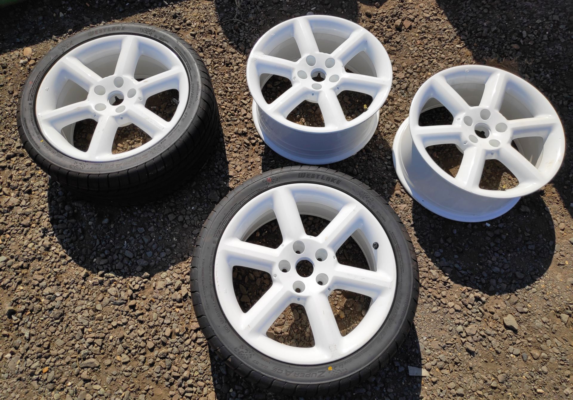 4 x White 6-Spoke 18 x 8 ET30 Wheels, 2 With Tyres - Nissan 350Z - CL682 - Location: Bedford NN29