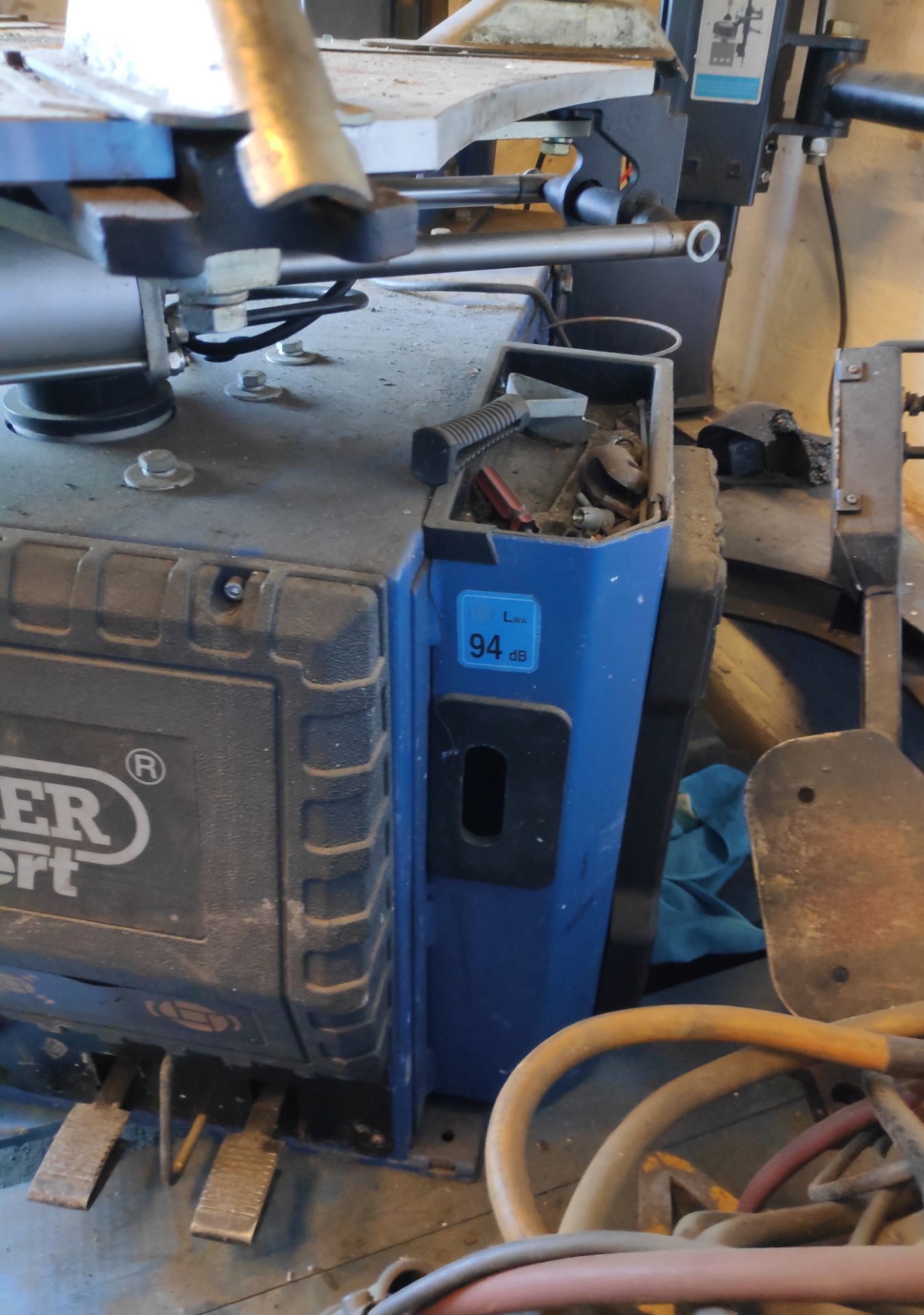 1 x Draper Expert Tyre Machine - Bead Breaker Requires Attention - CL682 - Location: Bedford - Image 9 of 13