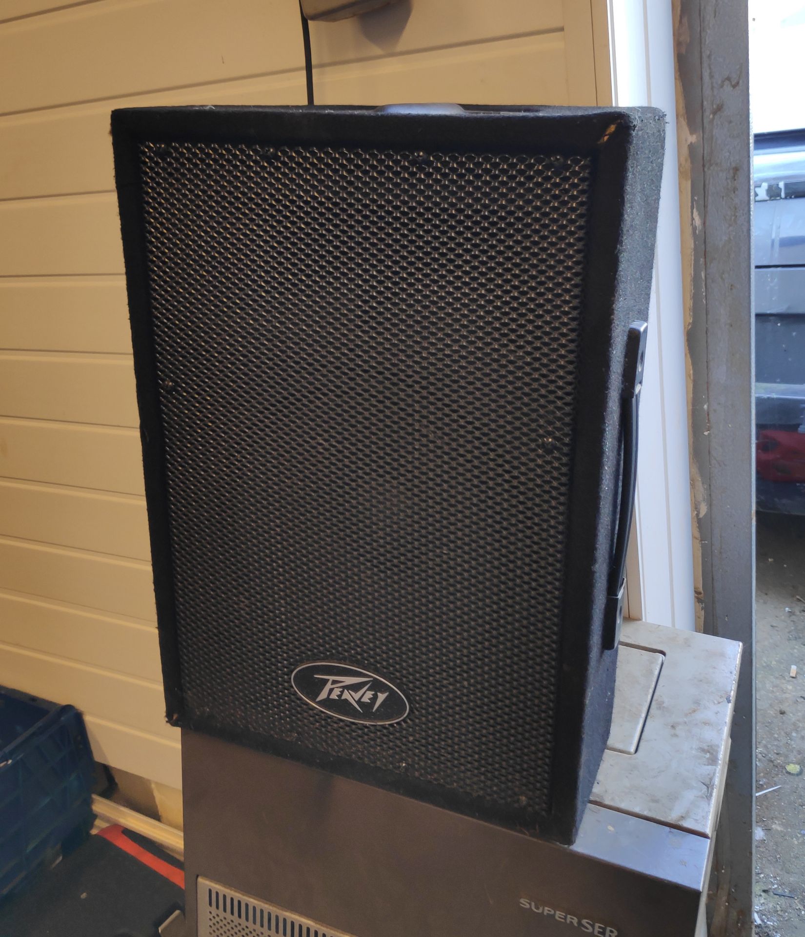 Peavey PVi4B 4-Channel Powered Mixer, 2 x Peavey Speakers And Speaker Stand - CL682 - Location: - Image 3 of 6