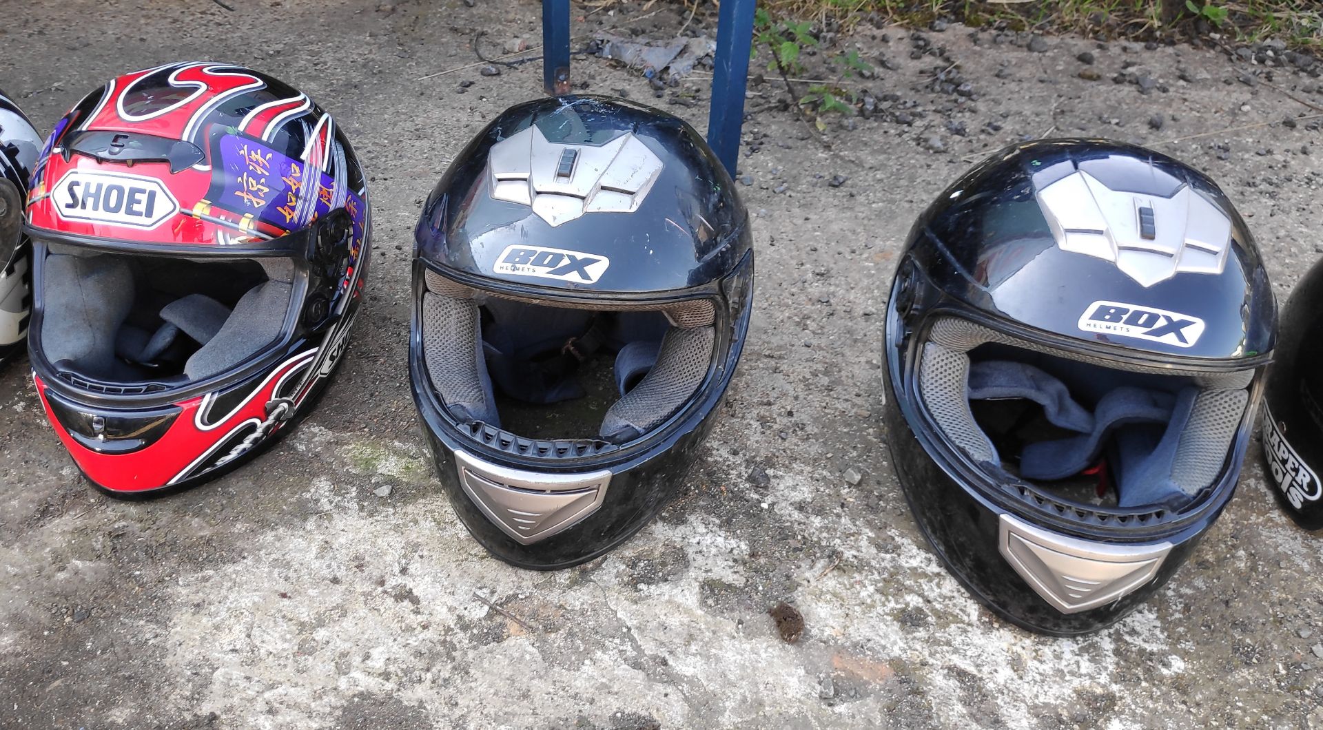 3 Assorted Helmets - CL682 - Location: Bedford NN29