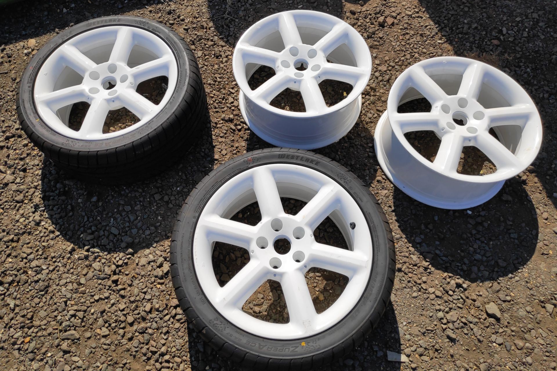 4 x White 6-Spoke 18 x 8 ET30 Wheels, 2 With Tyres - Nissan 350Z - CL682 - Location: Bedford NN29 - Image 2 of 15