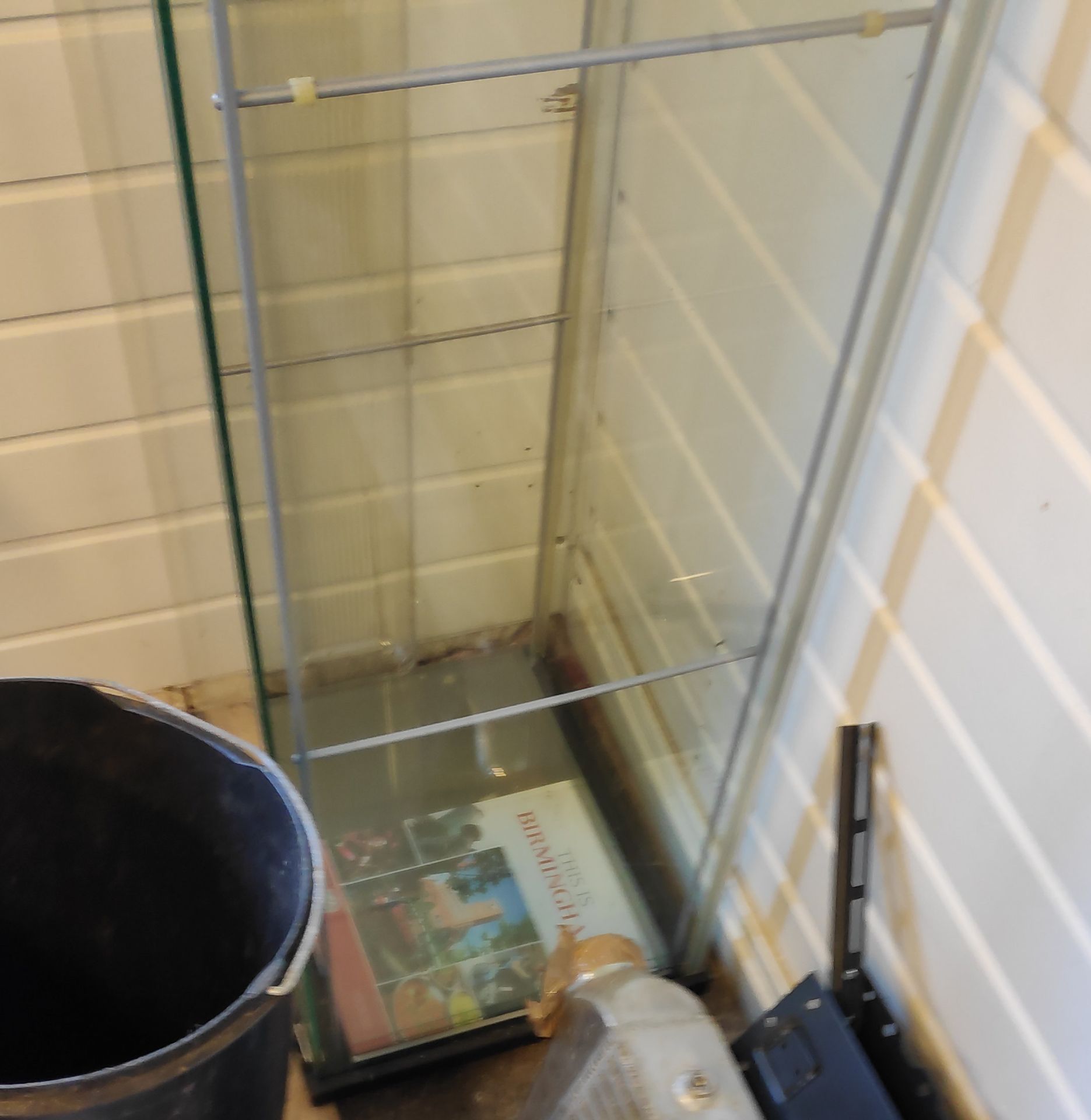 3 x Glass display Cabinets with shelves - CL682 - Location: Bedford NN29 - Image 4 of 5