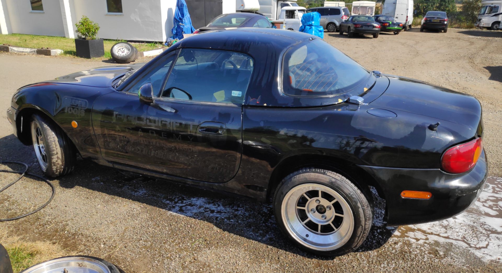 1 x 2000 Mazda MX5 Mk2 Drift Car - Includes 3 Extra Wheels/Tyres - Ref: T4 - CL682 - Location: Bedfo - Image 6 of 77