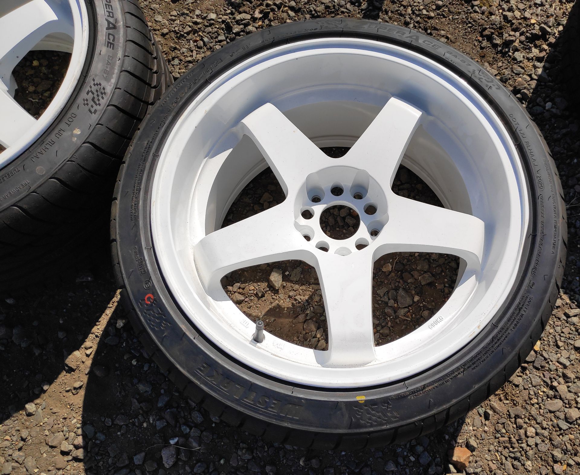 2 x White 5-Spoke 18 x 10 ET12 Wheels with 265 35 R18 Tyres For Nissan 350Z - CL682 - Location: Bedf - Image 2 of 9