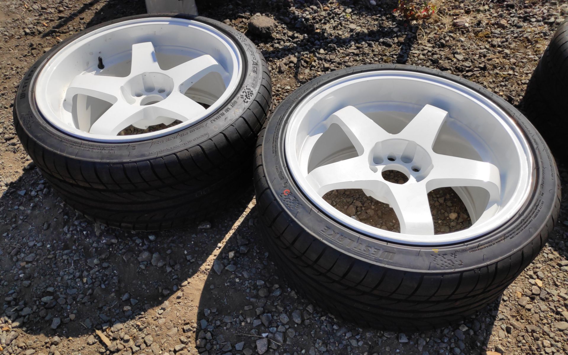 2 x White 5-Spoke 18 x 10 ET12 Wheels with 265 35 R18 Tyres For Nissan 350Z - CL682 - Location: Bedf - Image 7 of 9