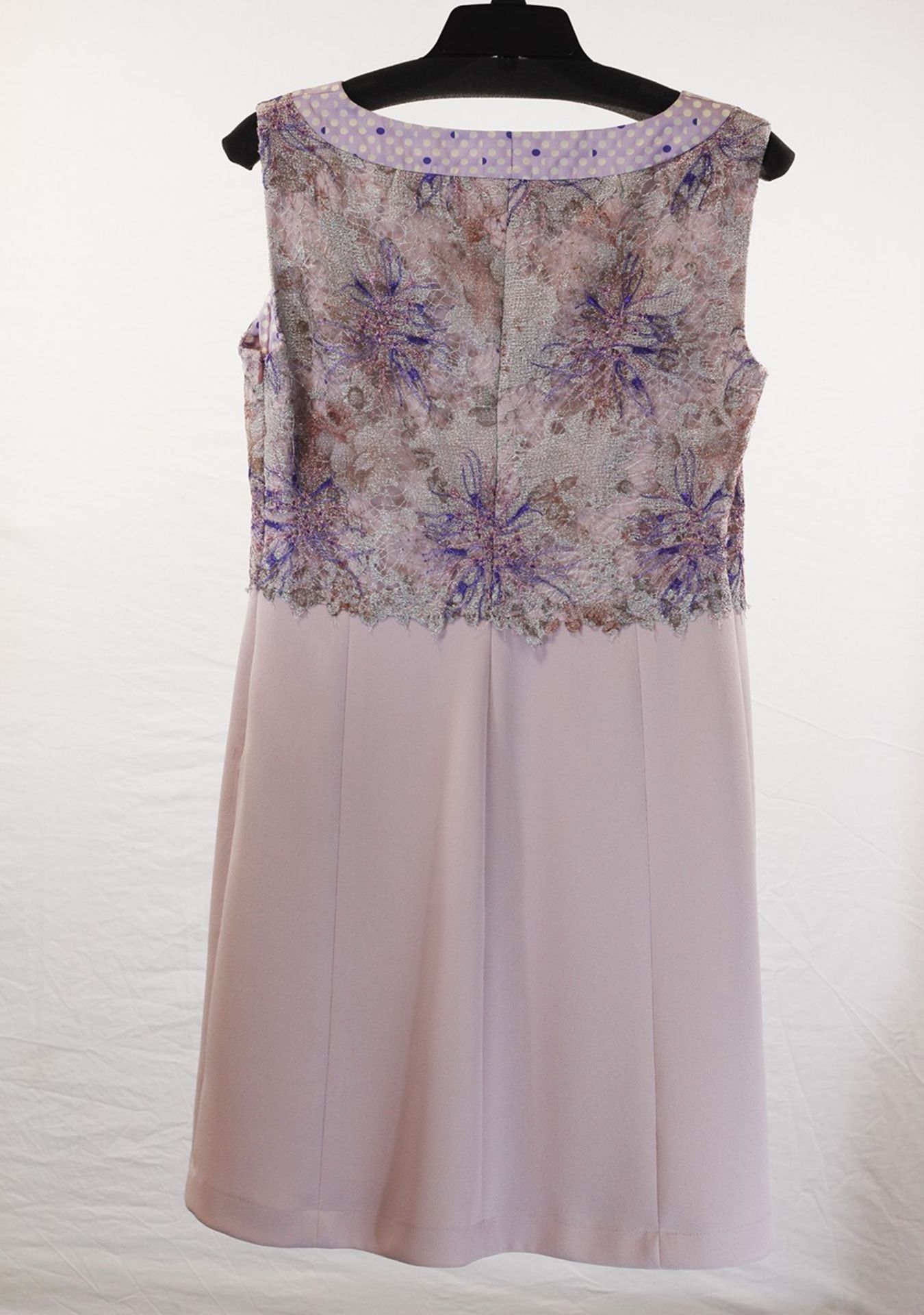 1 x Anne Belin Lilac Dress - Size: 16 - Material: 100% Polyester - From a High End Clothing Boutique - Image 2 of 8