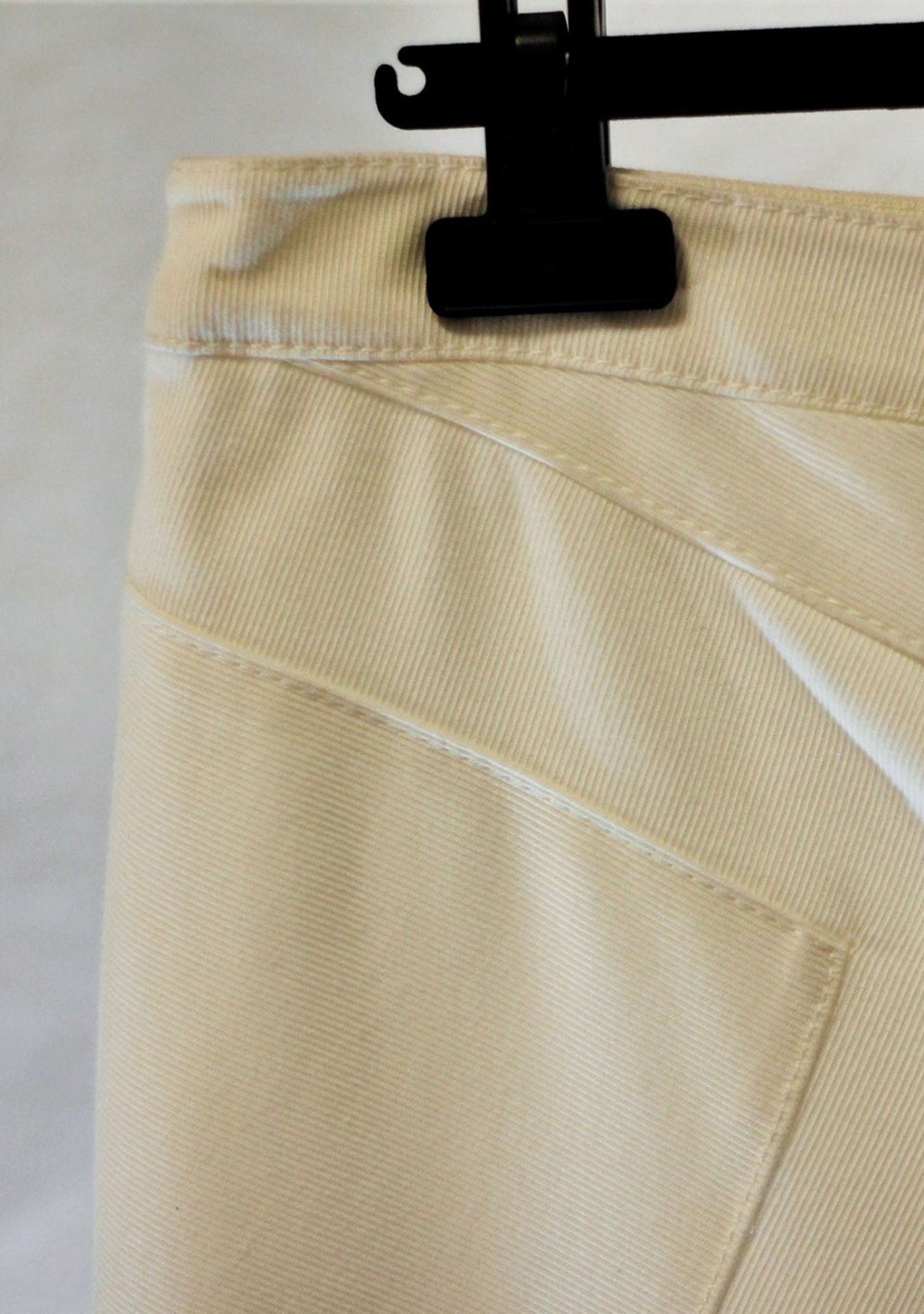 1 x Valentino Cream Trousers - Size: 14 - Material: 98% Cotton, 2% Elastane. Lining 100% Polyester - - Image 4 of 5