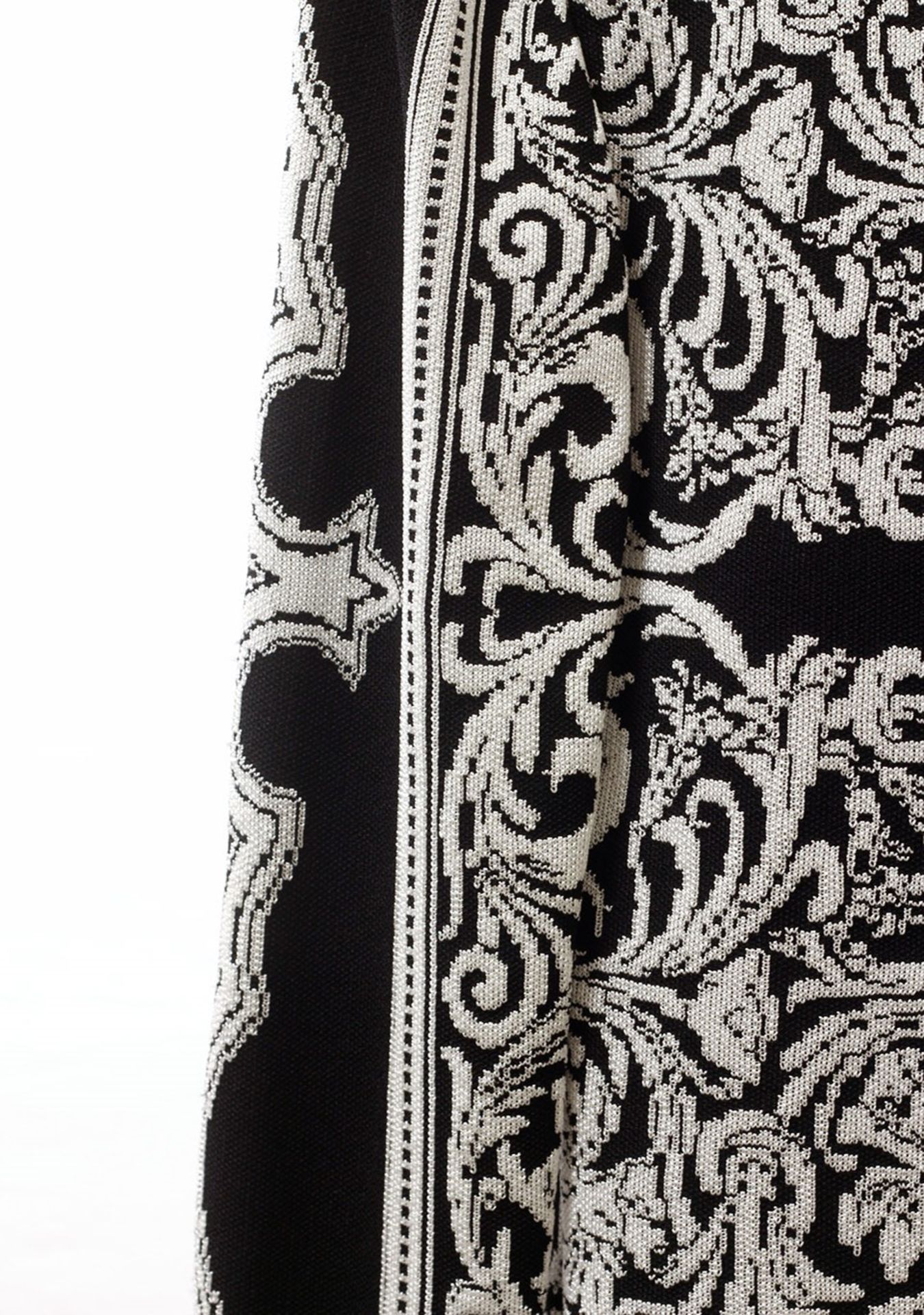 1 x Balmain Black White Jacket - Size: 18 - Material: 88% viscose, 10% Polyester, 2% Nylon - From - Image 3 of 13