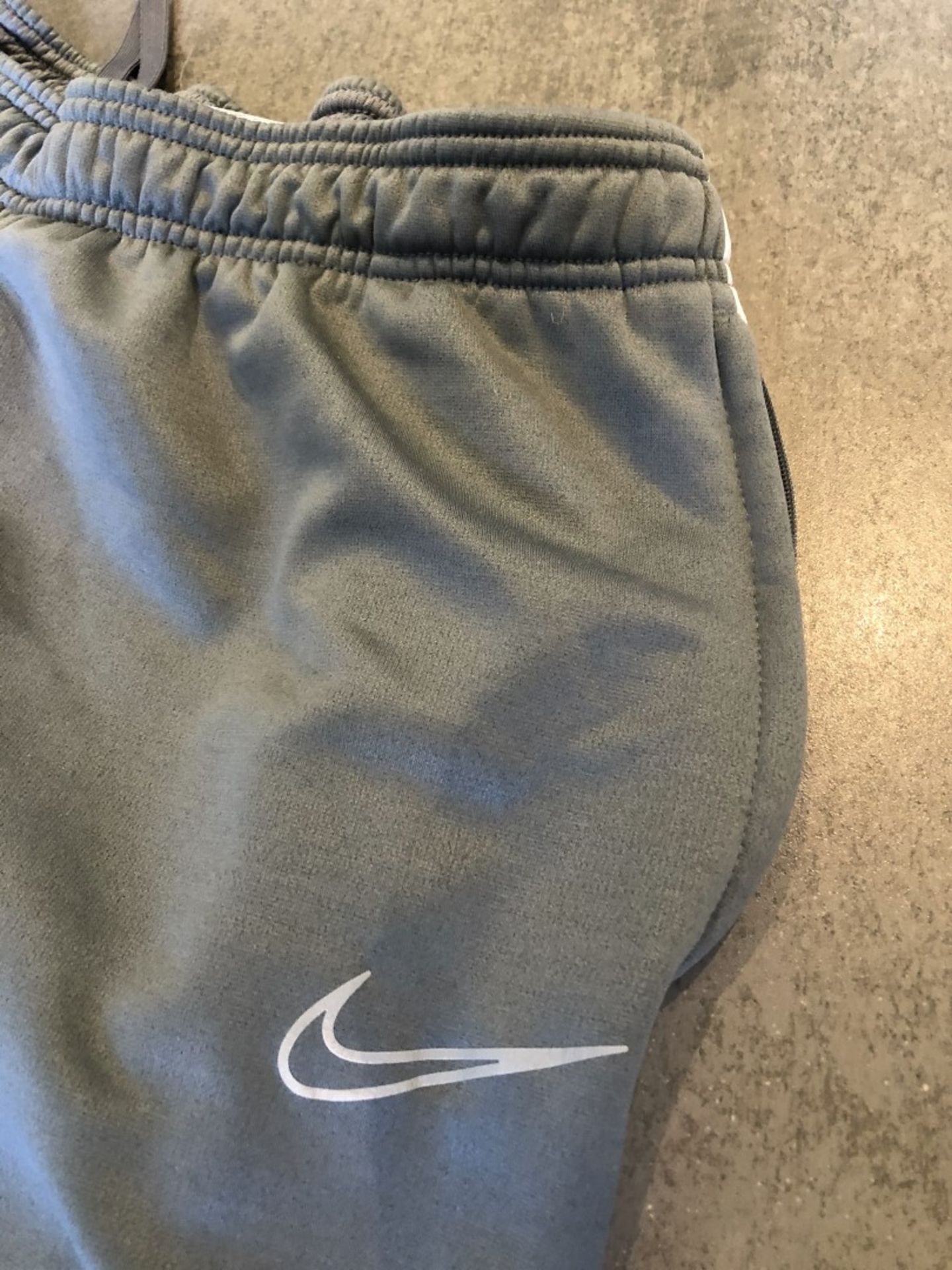 1 x Pair Of Men's Genuine Nike Tracksuit Bottoms - Grey - Size (EU/UK): XL/XL - Image 3 of 5