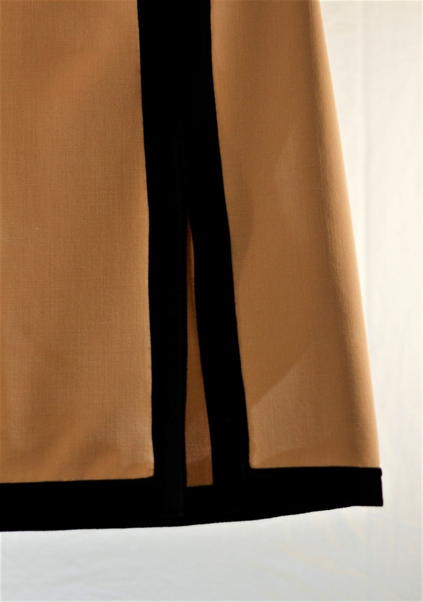 1 x Michael Kors Suntan And Black Skirt - Size: 14 - Material: 96% Virgin Wool, 4% Spandex - From - Image 5 of 7