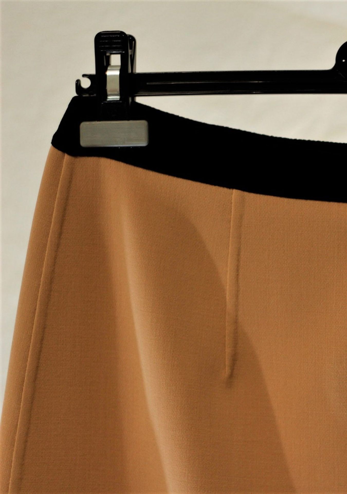 1 x Michael Kors Suntan And Black Skirt - Size: 14 - Material: 96% Virgin Wool, 4% Spandex - From - Image 7 of 7