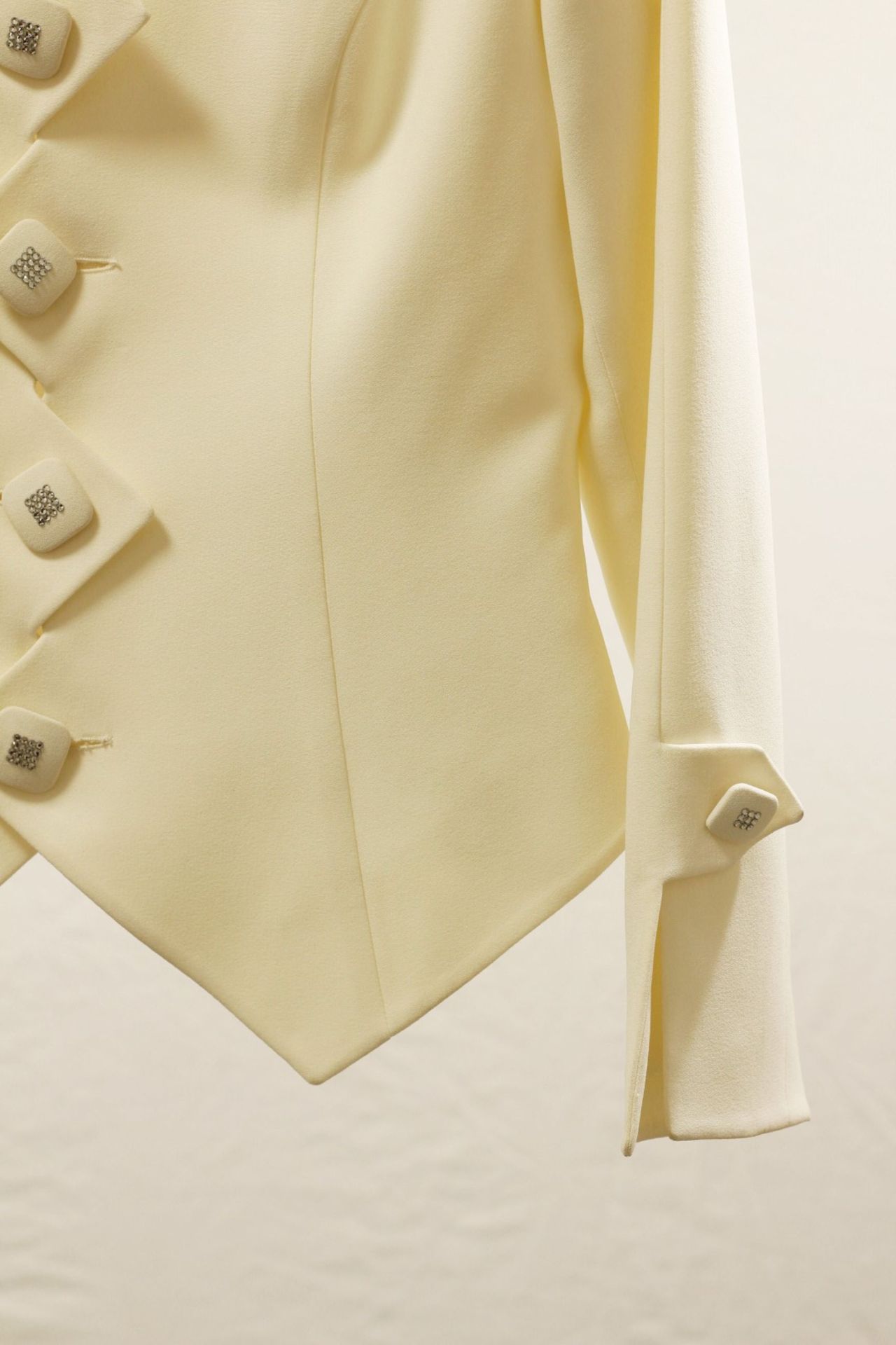 1 x Boutique Le Duc Cream Suit (Jacket And Trousers) - Size: 12 - Material: 82% Acetate, 18% Viscose - Image 3 of 13