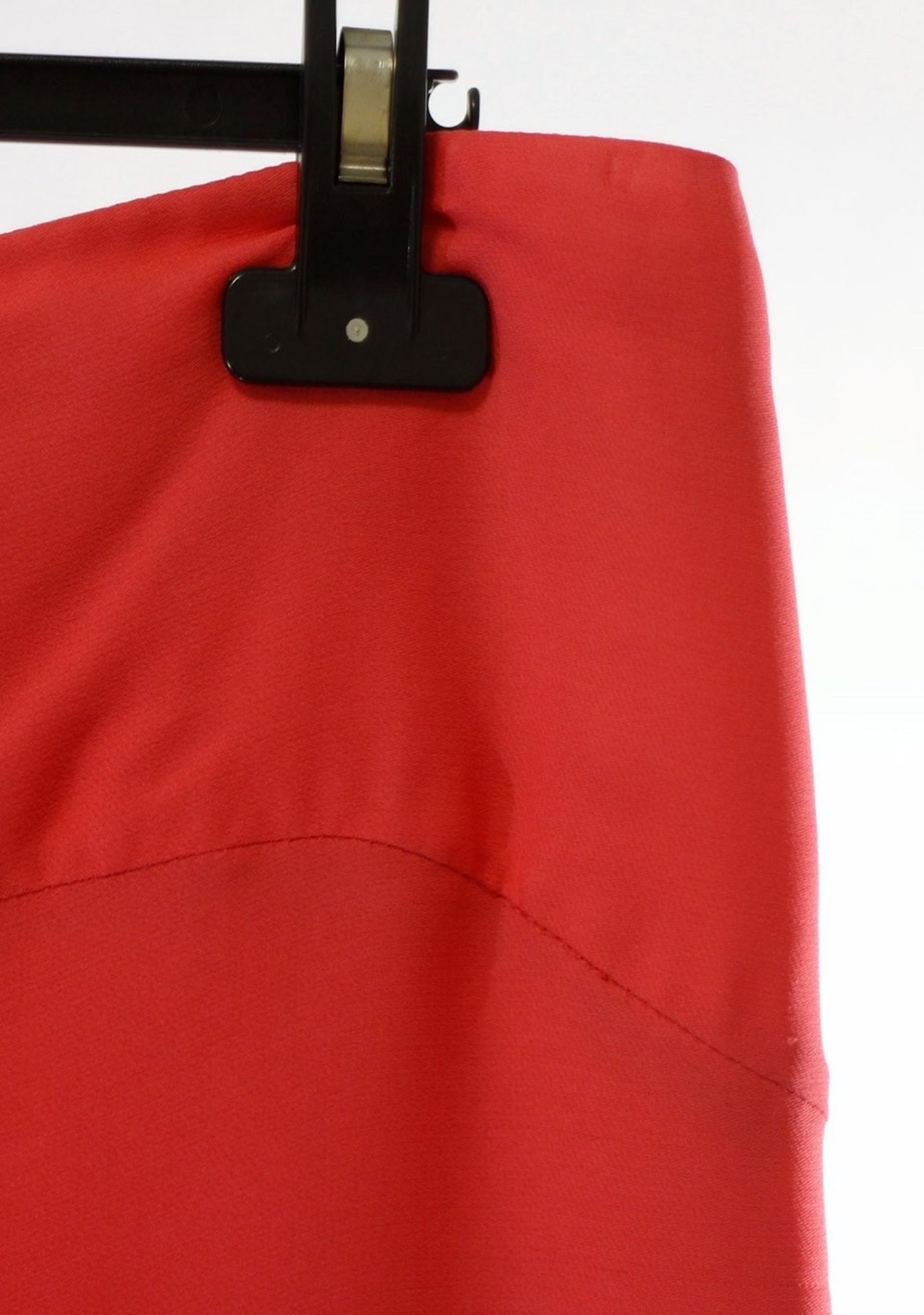 1 x Valentino Fuscia Skirt - Size: 20 - Material: 55% Acetate, 30% Nylon, 15% Silk - From a High End - Image 5 of 5