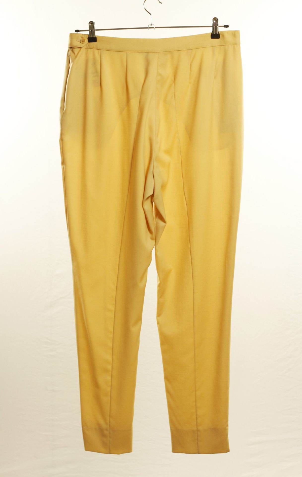 1 x Artico Cream Trousers - Size: 18 - Material: 100% Leather. Lining 50% viscose, 50% Acetate -