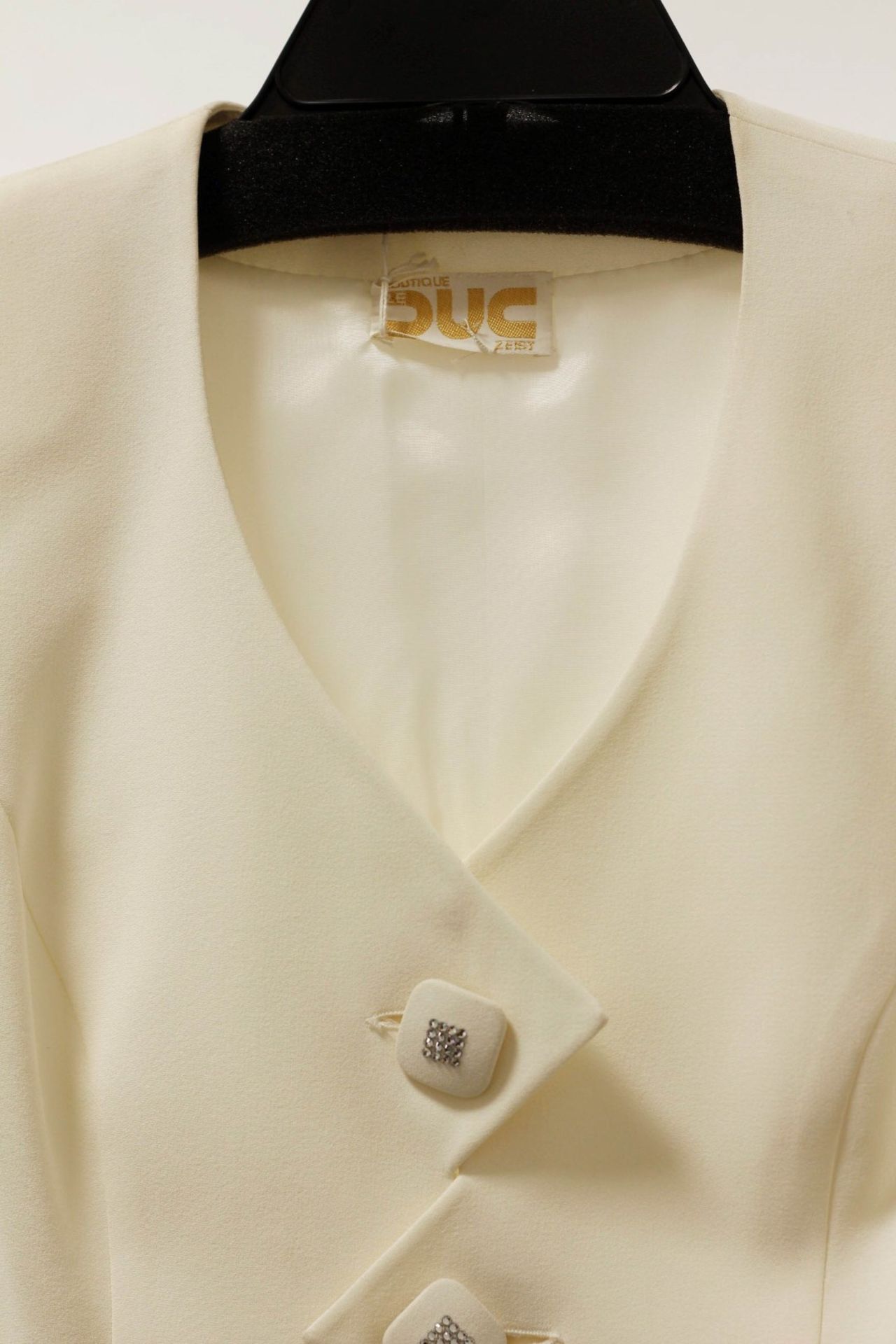 1 x Boutique Le Duc Cream Suit (Jacket And Trousers) - Size: 12 - Material: 82% Acetate, 18% Viscose - Image 2 of 13