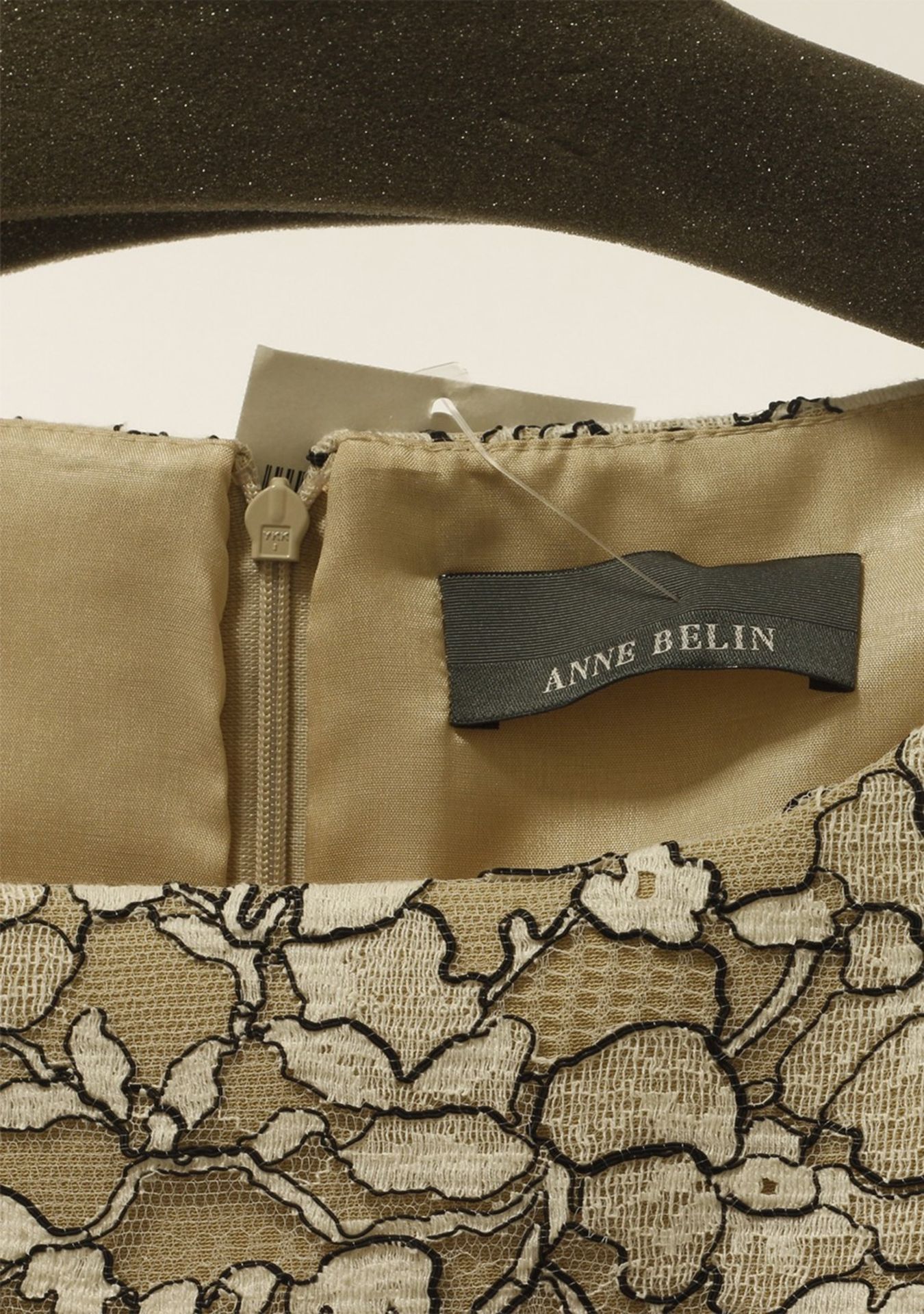 1 x Anne Belin Beige Dress - Size: 16 - Material: 100% Polyester - From a High End Clothing Boutique - Image 3 of 9