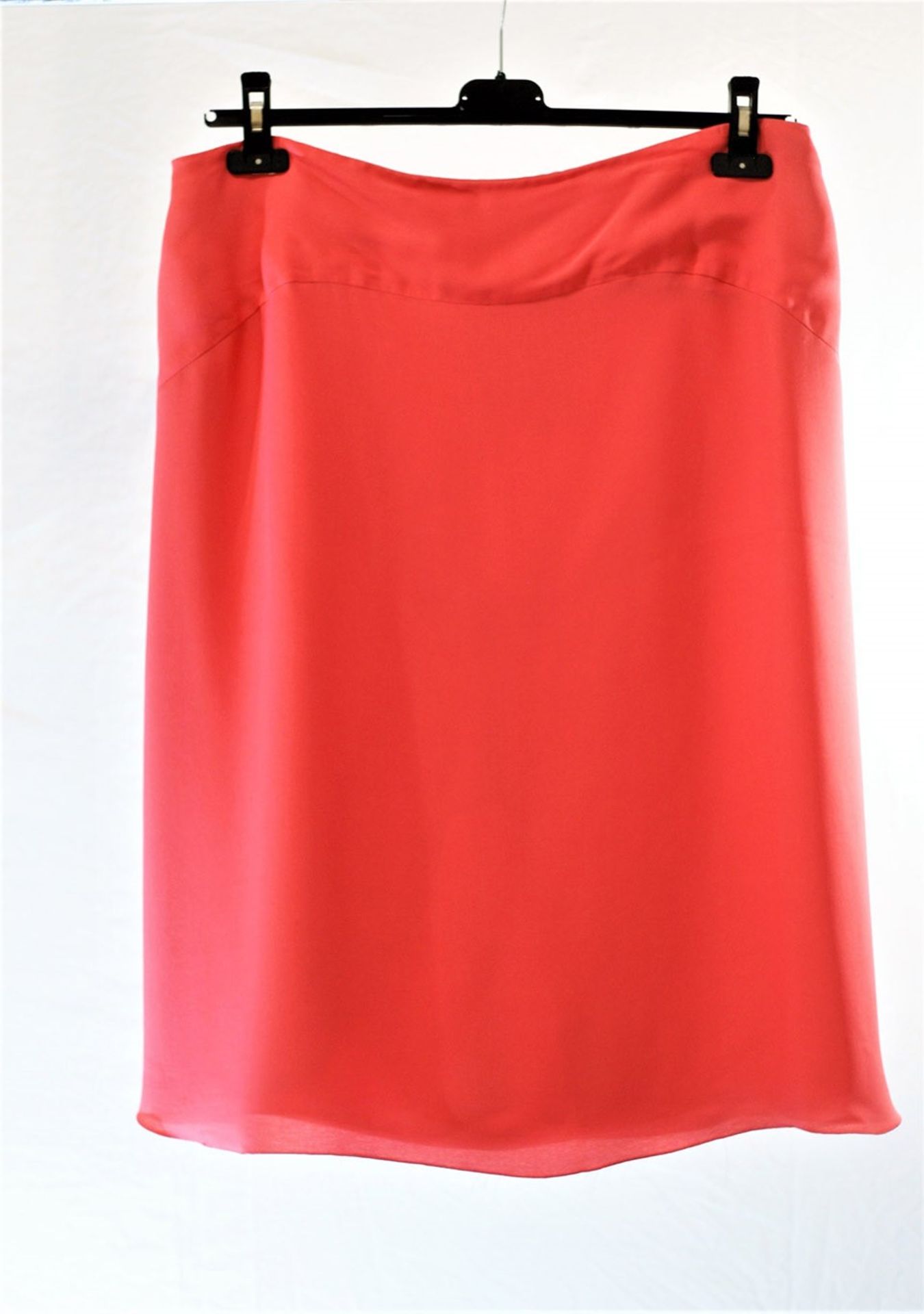 1 x Valentino Fuscia Skirt - Size: 20 - Material: 55% Acetate, 30% Nylon, 15% Silk - From a High End