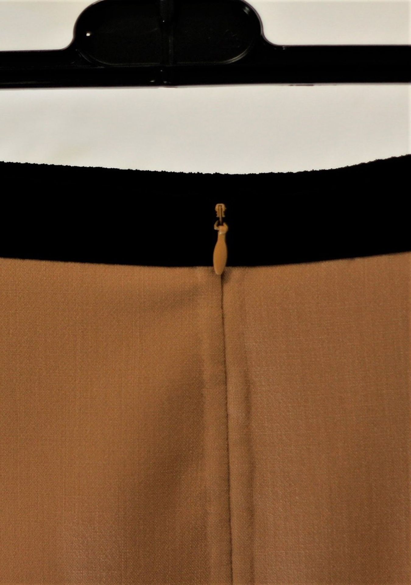 1 x Michael Kors Suntan And Black Skirt - Size: 14 - Material: 96% Virgin Wool, 4% Spandex - From - Image 6 of 7