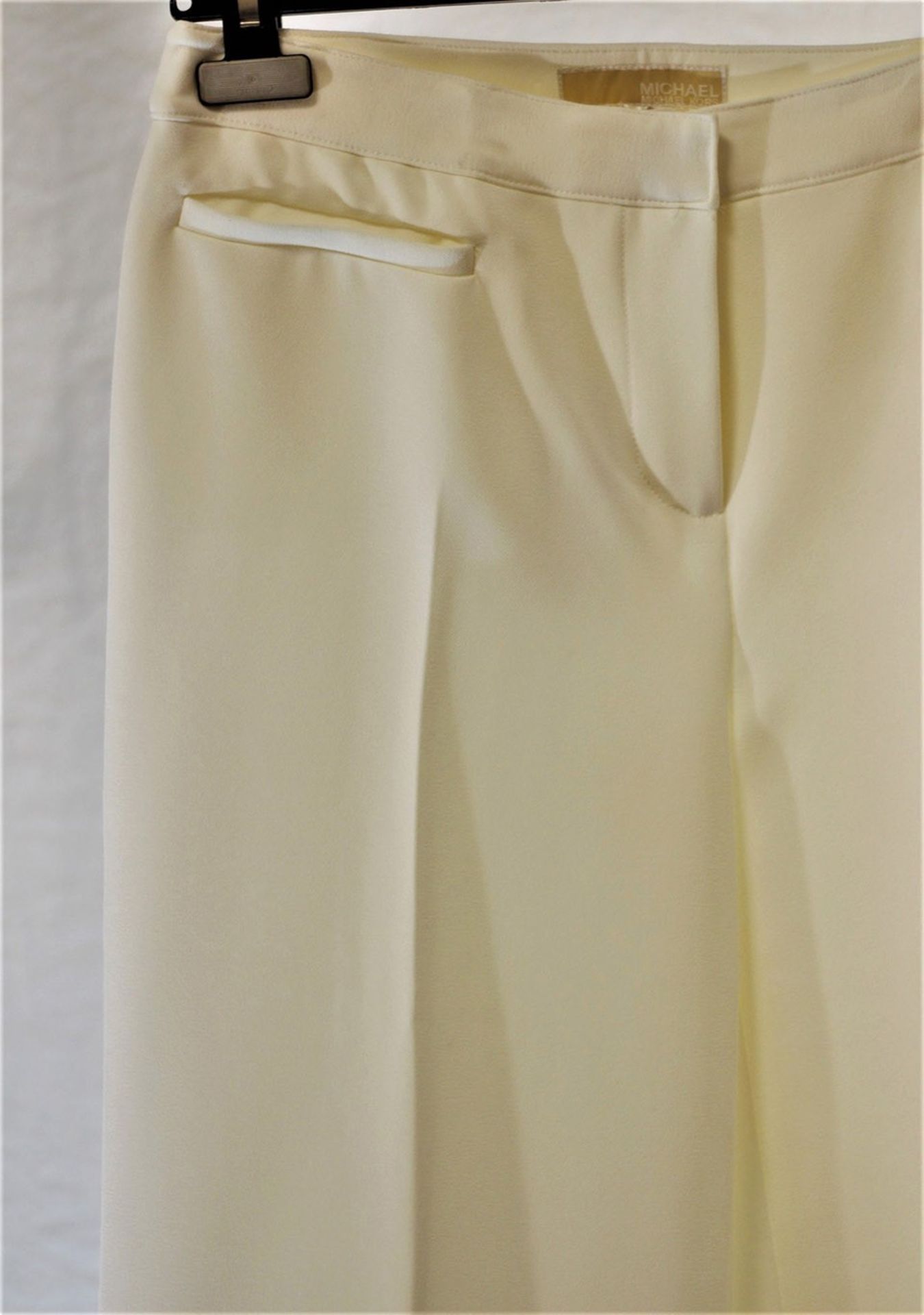 1 x Michael Kors Cream Trousers - Size: 8 - Material: 94% Polyester, 6% Elasane - From a High End - Image 6 of 6