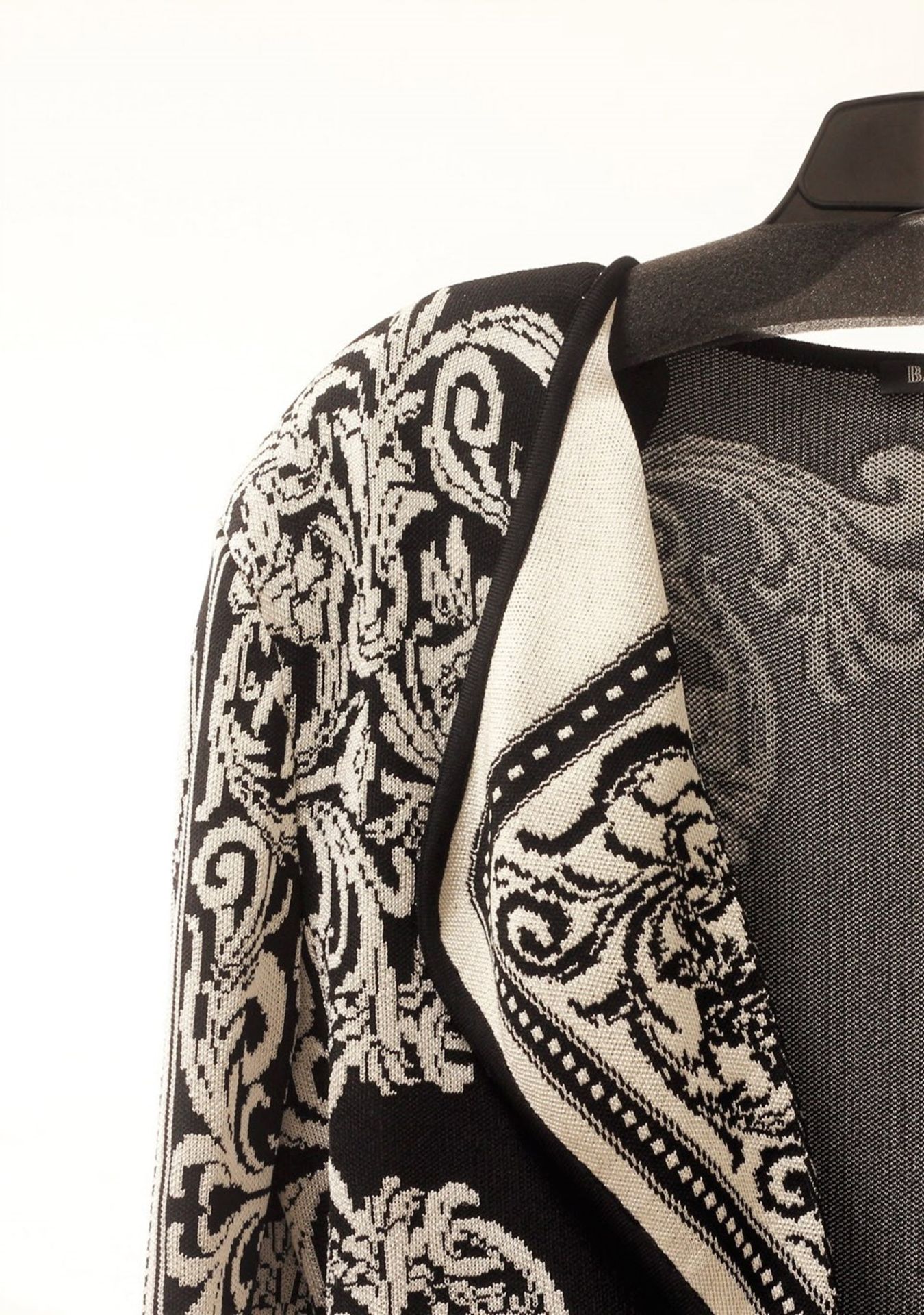 1 x Balmain Black White Jacket - Size: 18 - Material: 88% viscose, 10% Polyester, 2% Nylon - From - Image 7 of 13