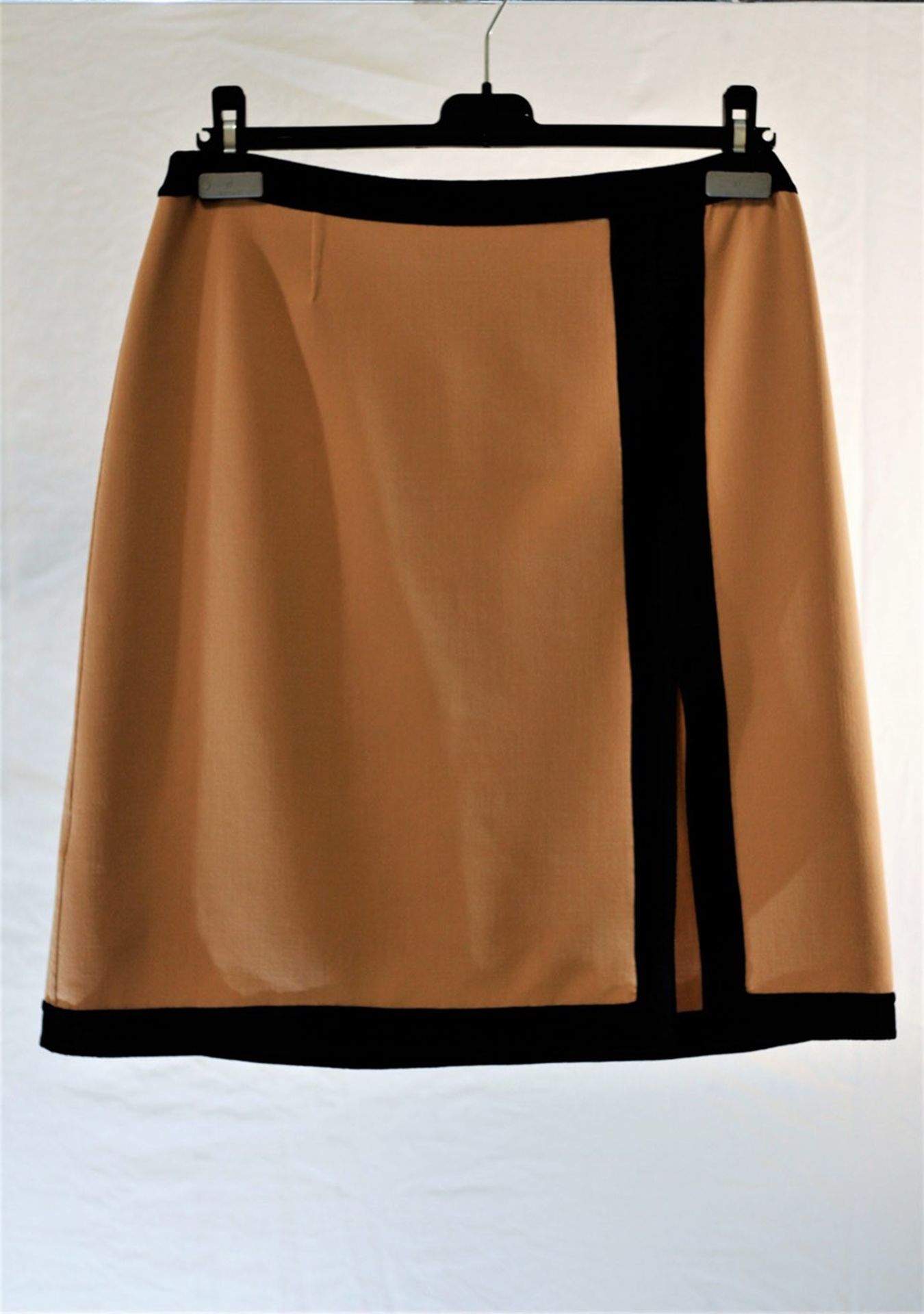 1 x Michael Kors Suntan And Black Skirt - Size: 14 - Material: 96% Virgin Wool, 4% Spandex - From