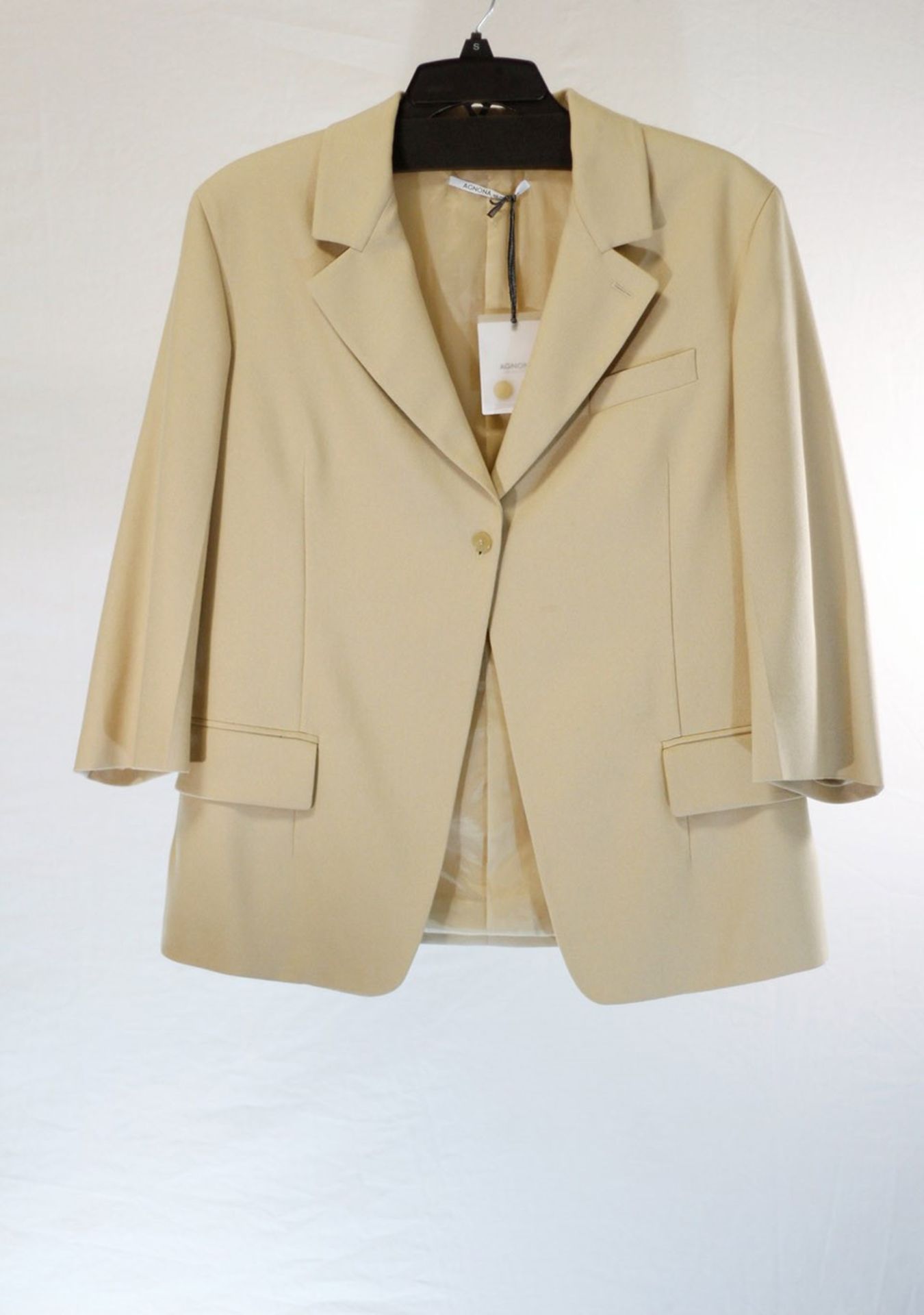 1 x Agnona Beige Jacket - Size: 20 - Material: 98% Cotton, 2% Nylon, 2% Elastane. Lining 85%