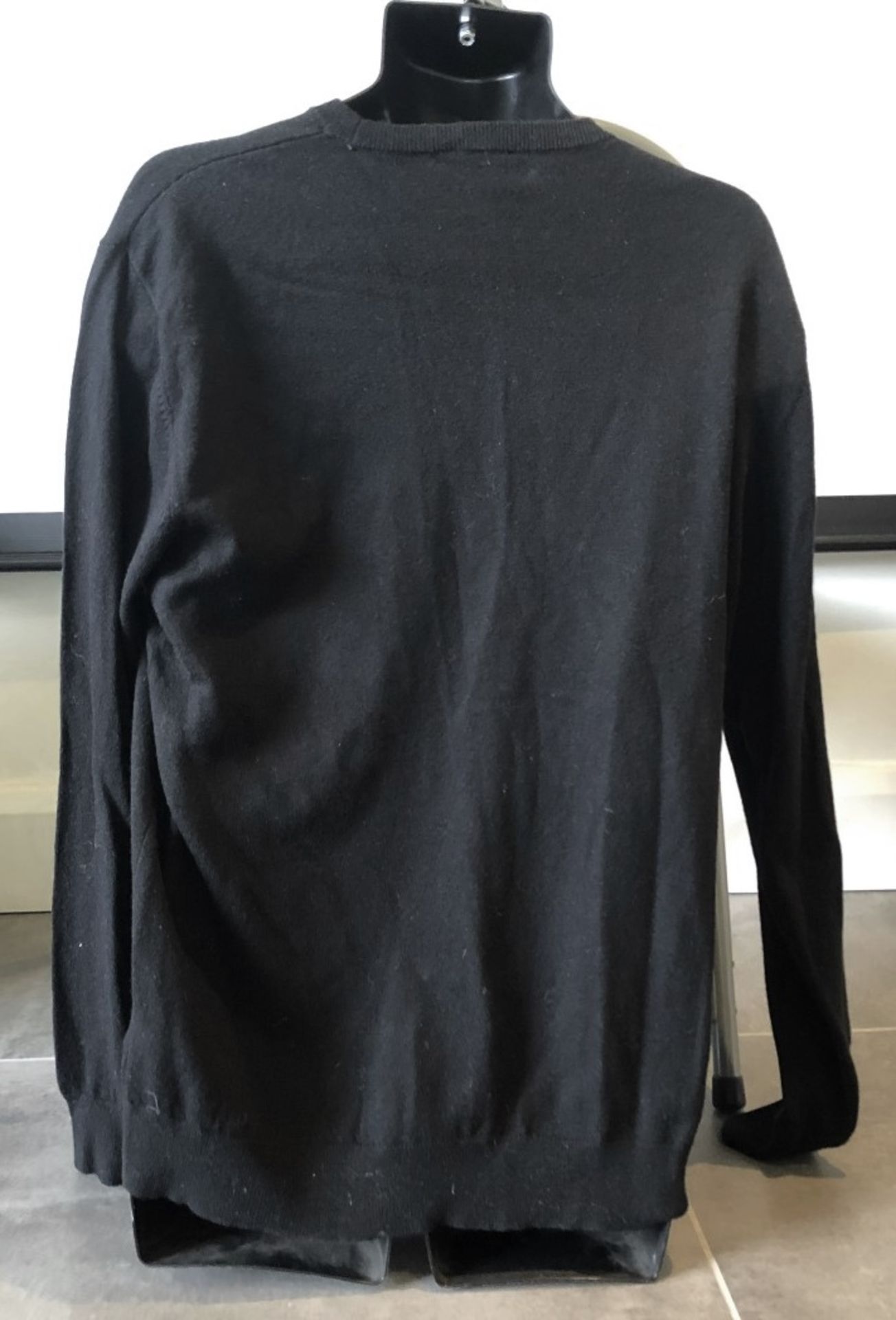 1 x Men's Genuine Carhartt Jumper In Black - Size (EU/UK): L/L - Preowned - Ref: JS180 - NO VAT ON - Image 2 of 4