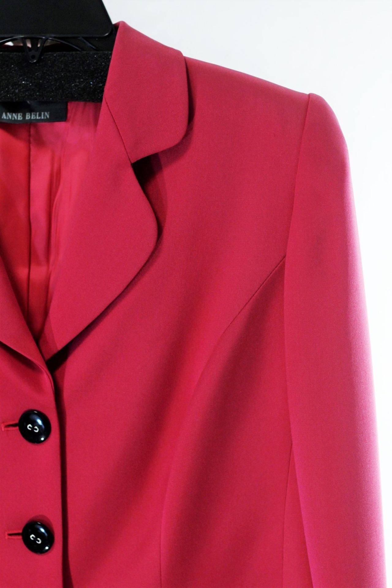 1 x Anne Belin Fuscia Jacket - Size: 18 - Material: 100% Silk - From a High End Clothing Boutique In - Image 2 of 9