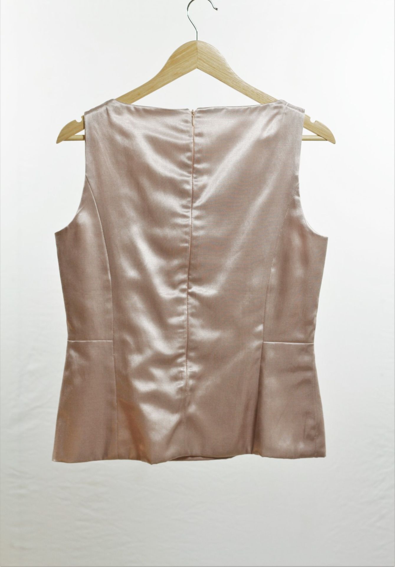 1 x Boutique Le Duc Pale Rose Vest - From a High End Clothing Boutique In The - Image 2 of 8