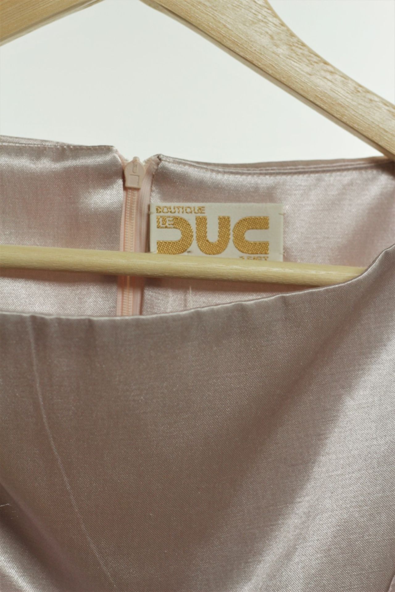 1 x Boutique Le Duc Pale Rose Vest - From a High End Clothing Boutique In The - Image 5 of 8