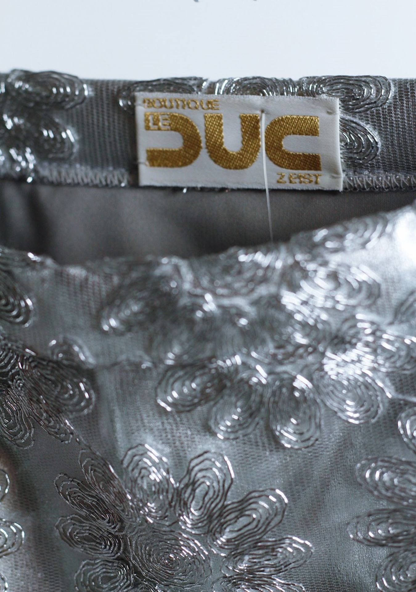 1 x Boutique Le Duc Silver Skirt - From a High End Clothing Boutique In The - Image 2 of 8