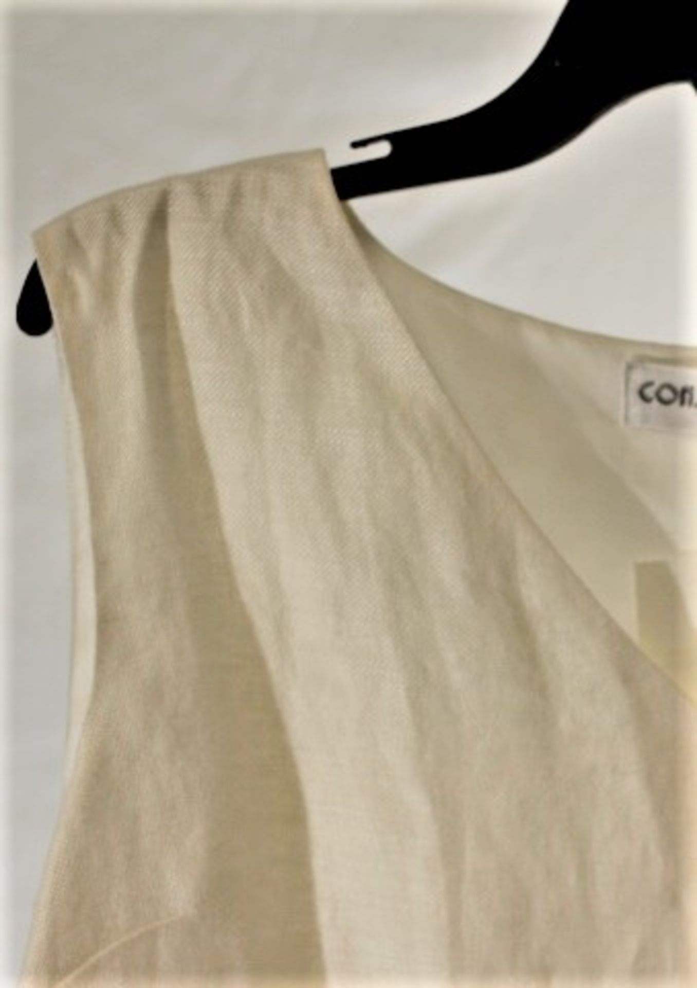 1 x Constantin Paris White Top - Size: 24 - Material: Acetate, Acrylic, Cotton, Fibre, Polyester, - Image 6 of 8