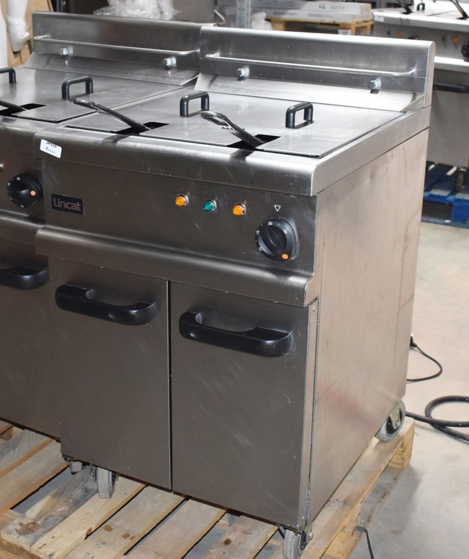 1 x Lincat Opus 700 OE7113 Single Large Tank Electric Fryer With Built In Filteration - 240V / 3PH P - Image 9 of 11