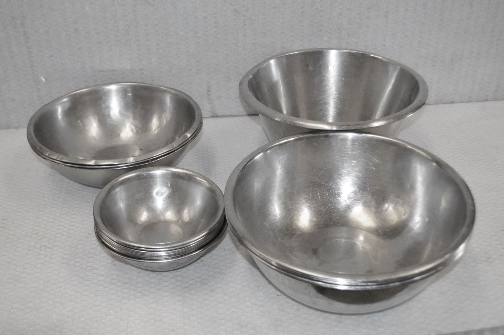 19 x Stainless Steel Mixing  Bowls For Commercial Kitchens - Includes Small, Medium and Large - Image 2 of 6