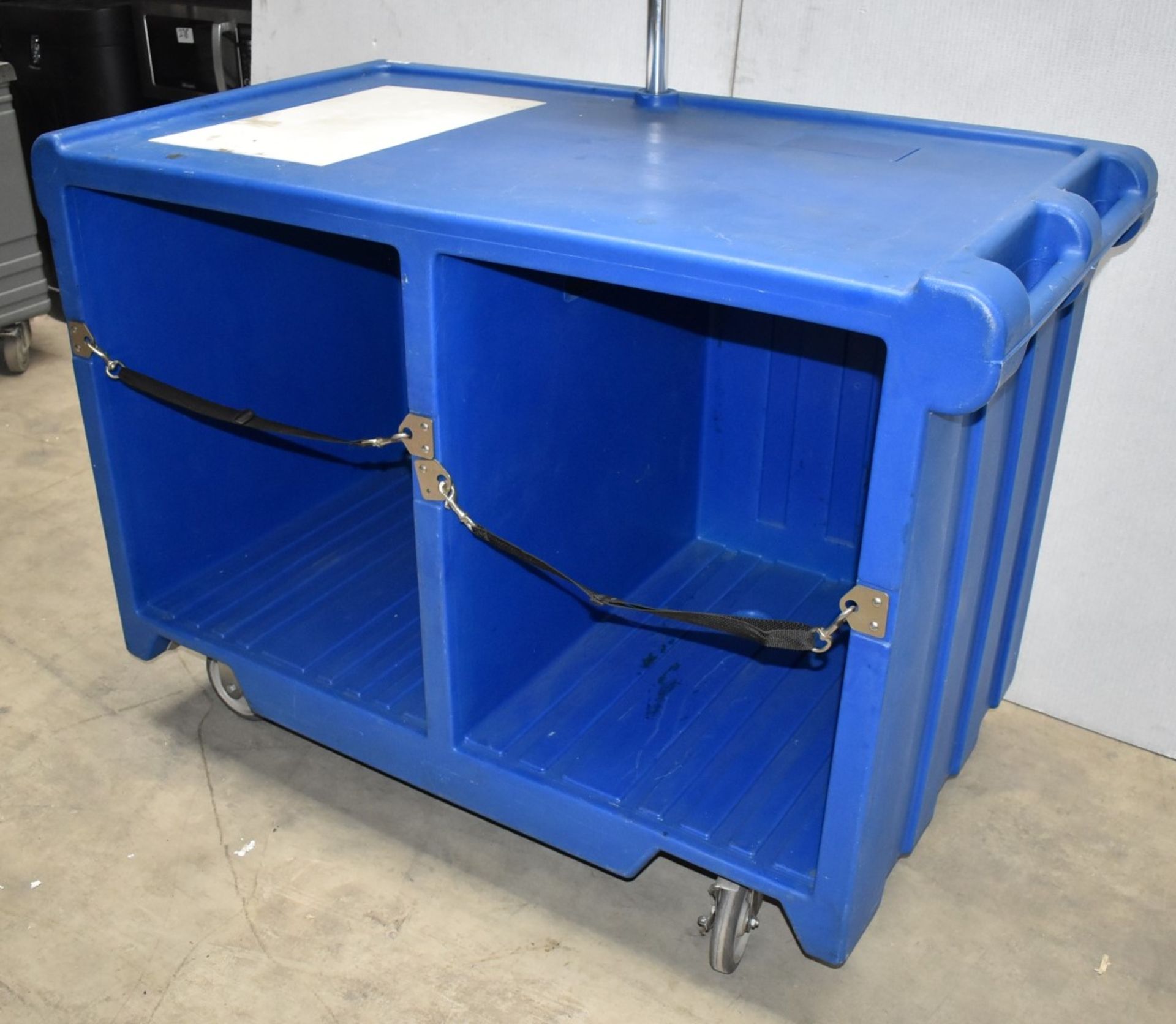 1 x Cambro Mobile BBQ Food Station With Parasol - Lightweight Plastic Design With Storage - Image 12 of 14