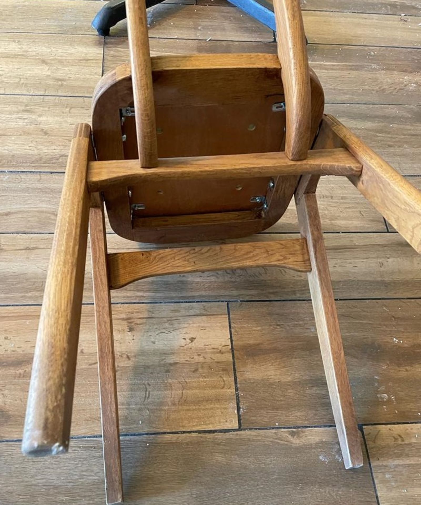 30 x Retro 1960's Style Stacking Dining Chairs - Solid Wood With Curved Backs and Leather Seat - Image 9 of 13