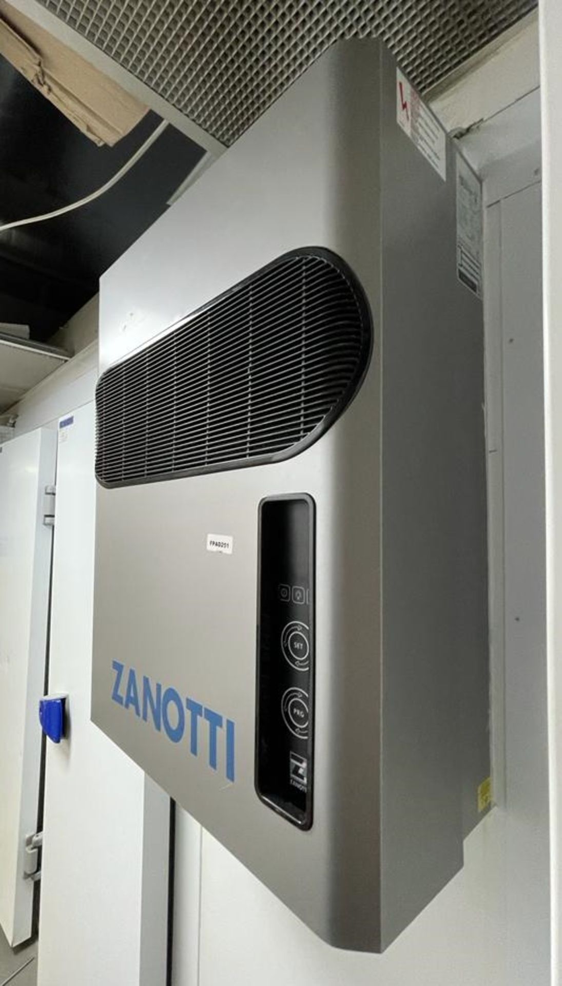 1 x Walk In Refrigerated Cold and Freezer With Zanotti Control Units - Ref: BK249 - CL686 - - Image 11 of 24