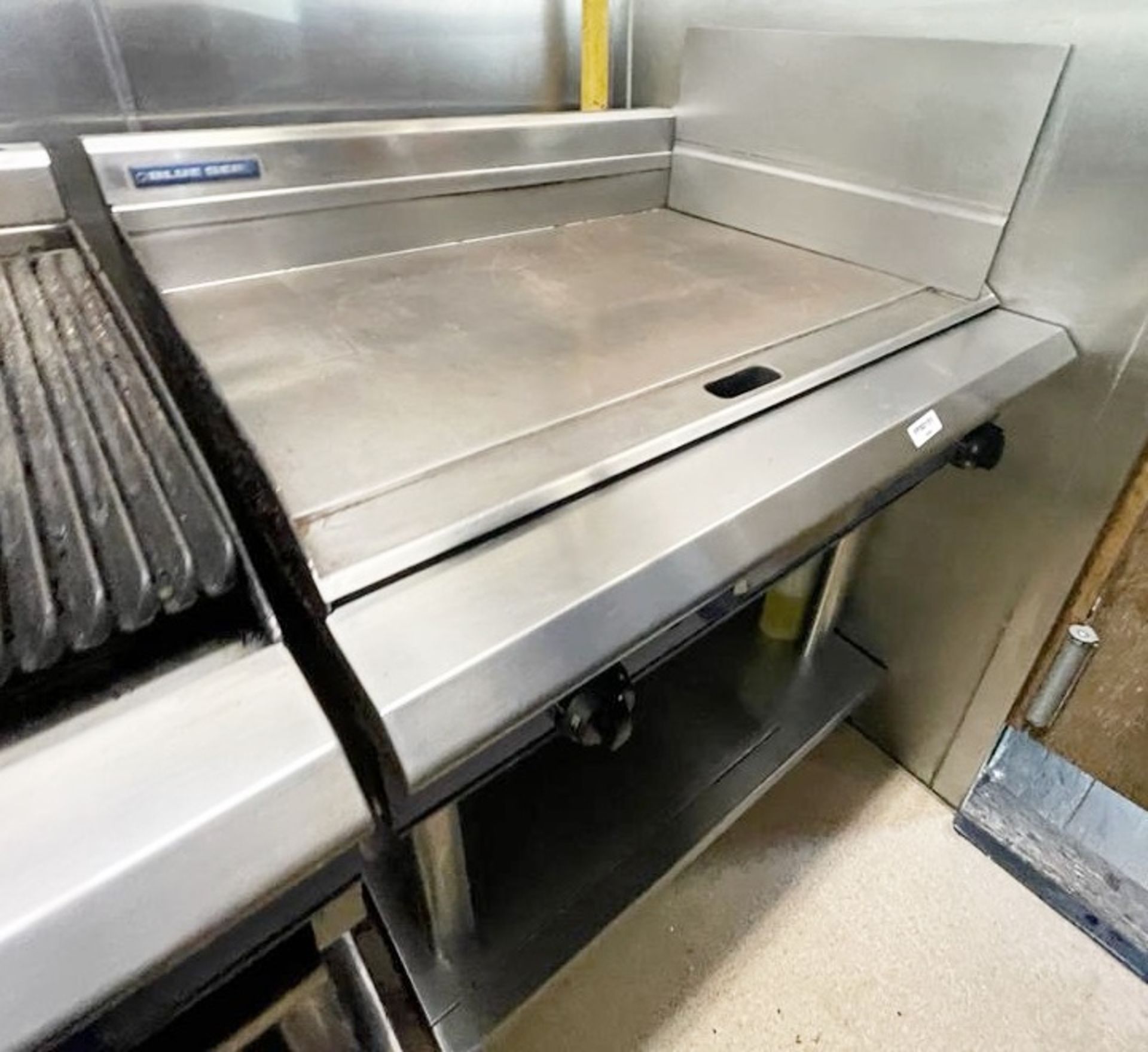 1 x BLUE SEAL Commercial Gas Dual Griddle With Leg Stand - Features 2 x Heat Zones