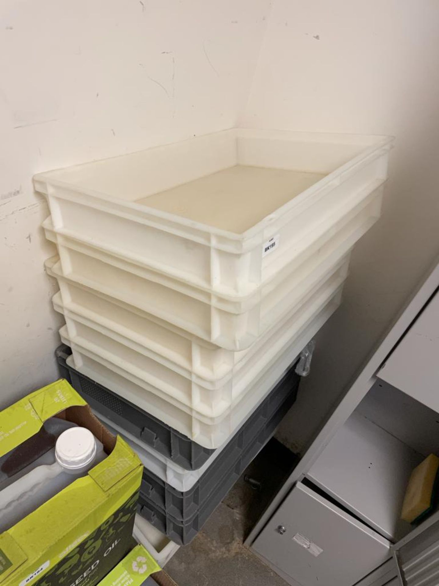 13 x Plastic Food Tray Containers - Ref: BK195 - CL686 - Location: Altrincham WA14This lot was