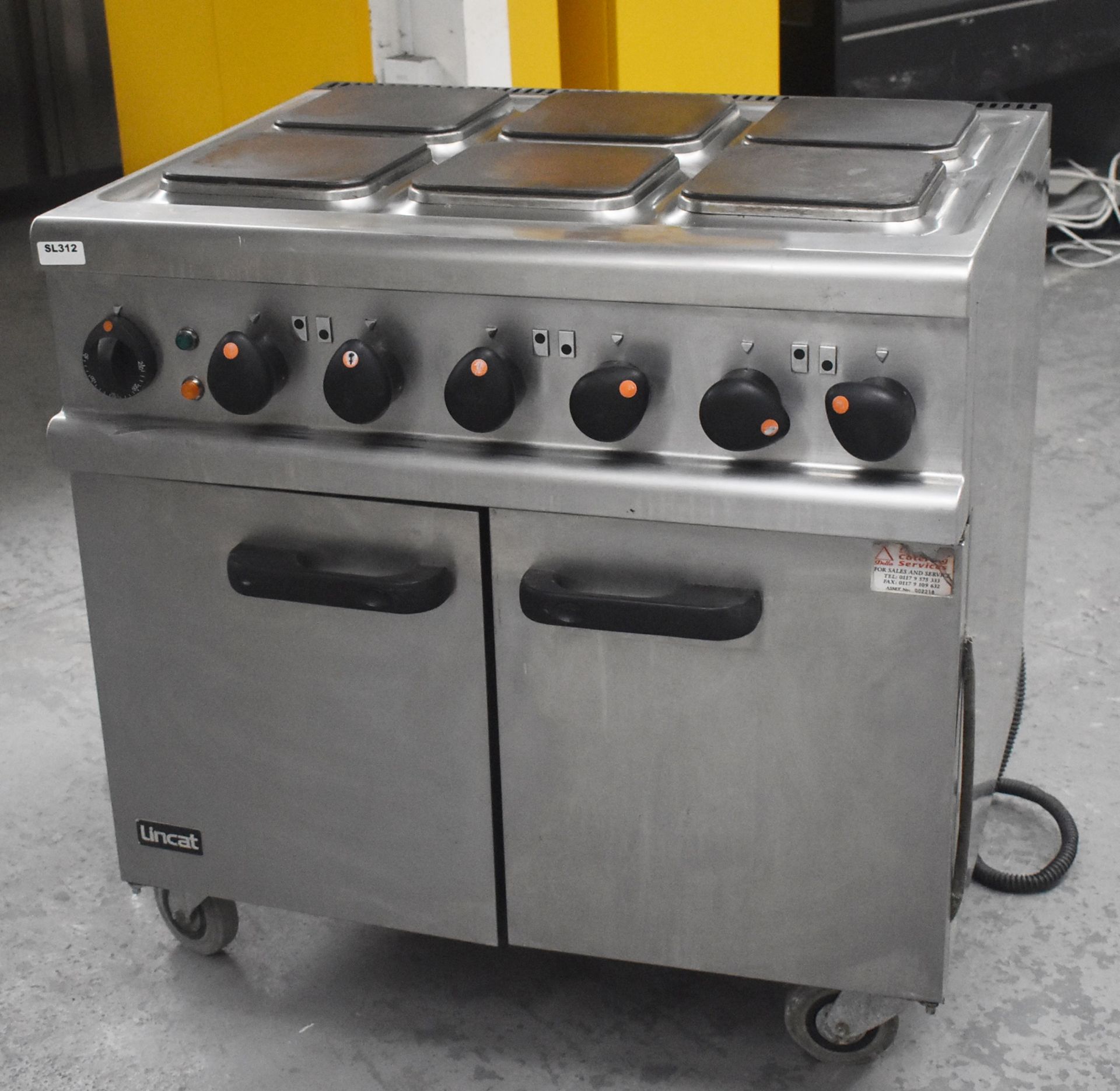 1 x Lincat Electric 6 Burner Range Cooker With Stainless Steel Exterior - Recently Removed from a