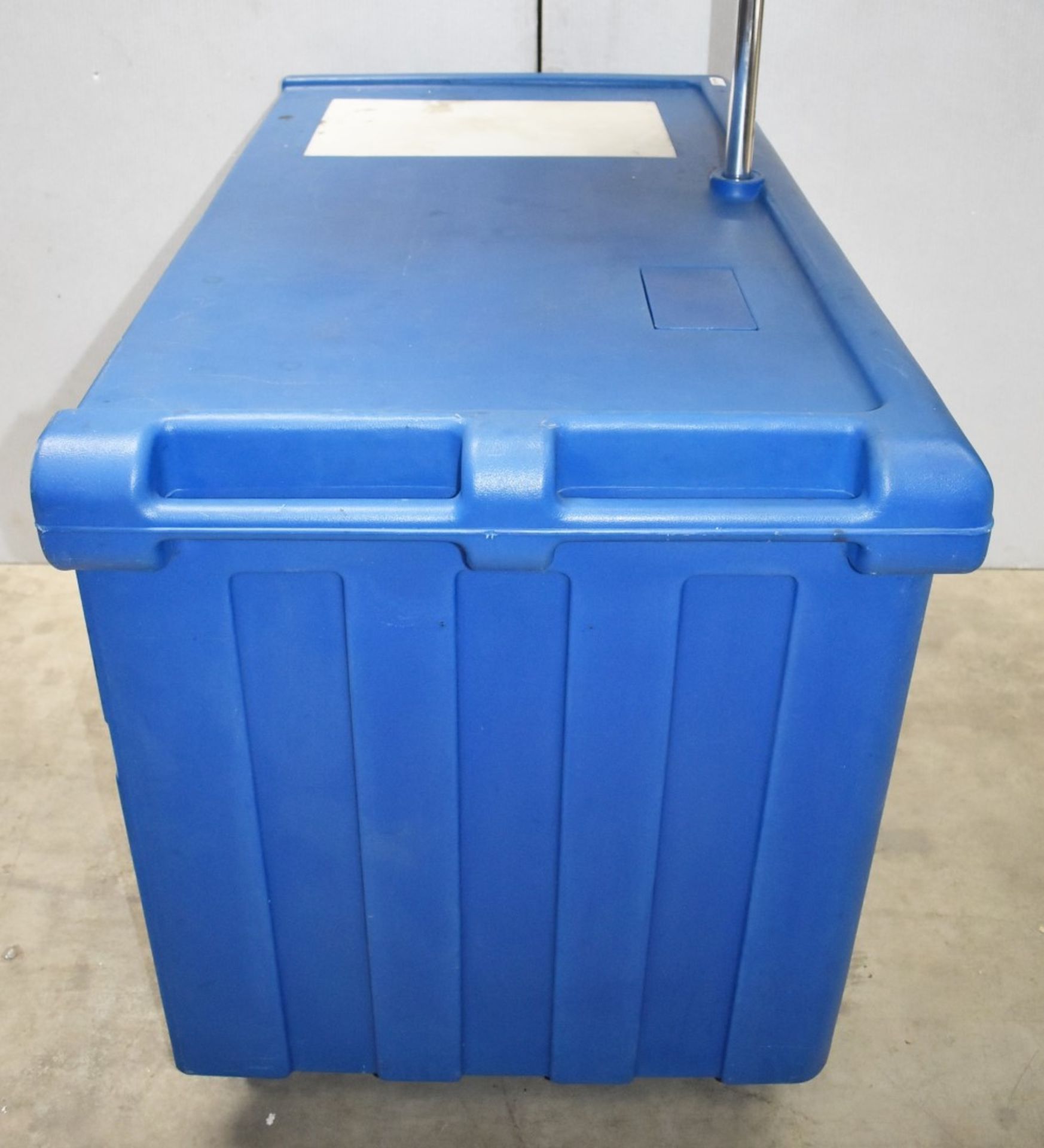 1 x Cambro Mobile BBQ Food Station With Parasol - Lightweight Plastic Design With Storage - Image 7 of 14